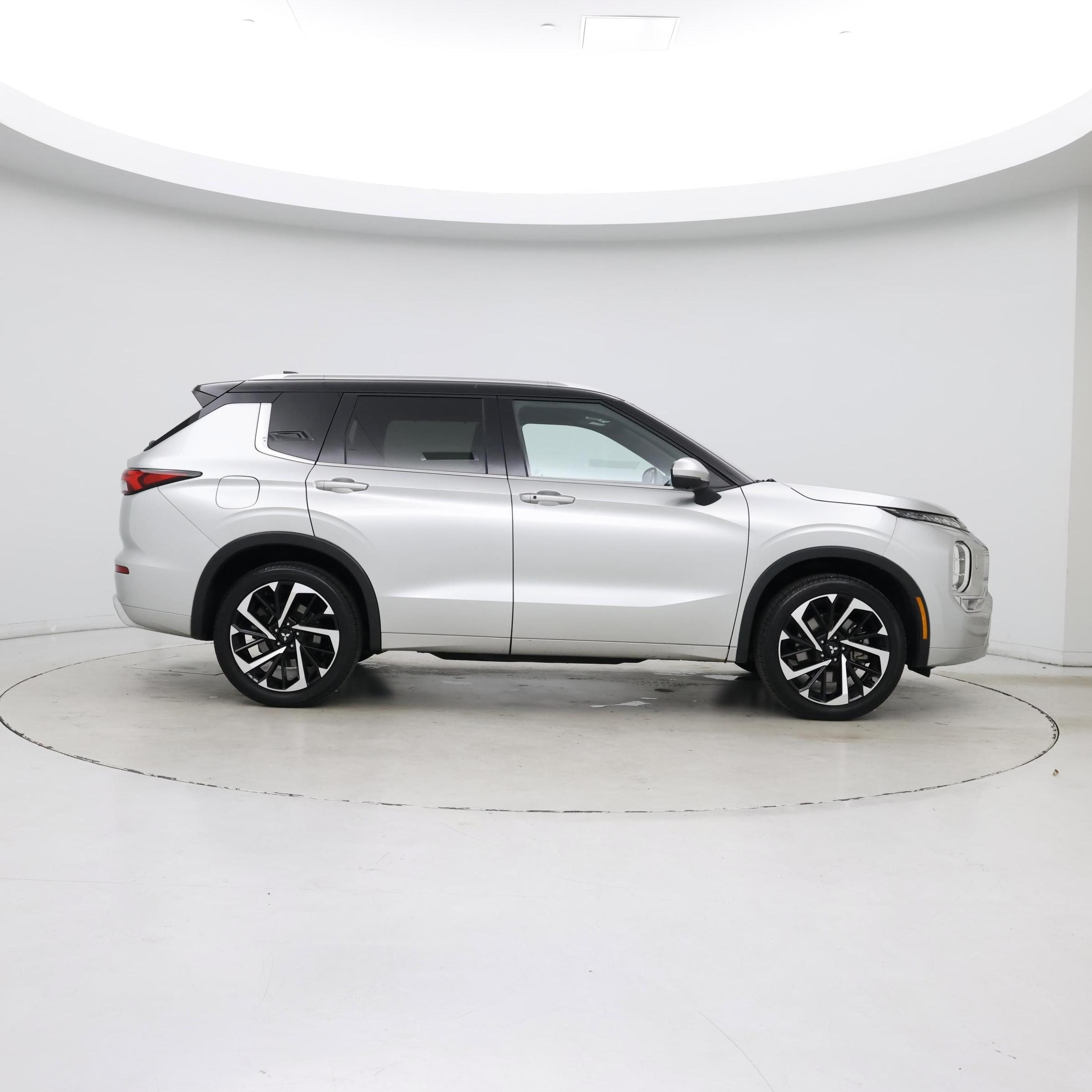 Thumbnail: 2024 Mitsubishi Outlander - 7