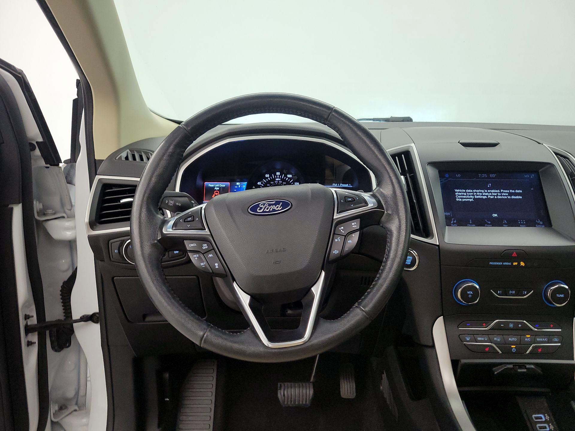 Thumbnail: 2019 Ford Edge - 10