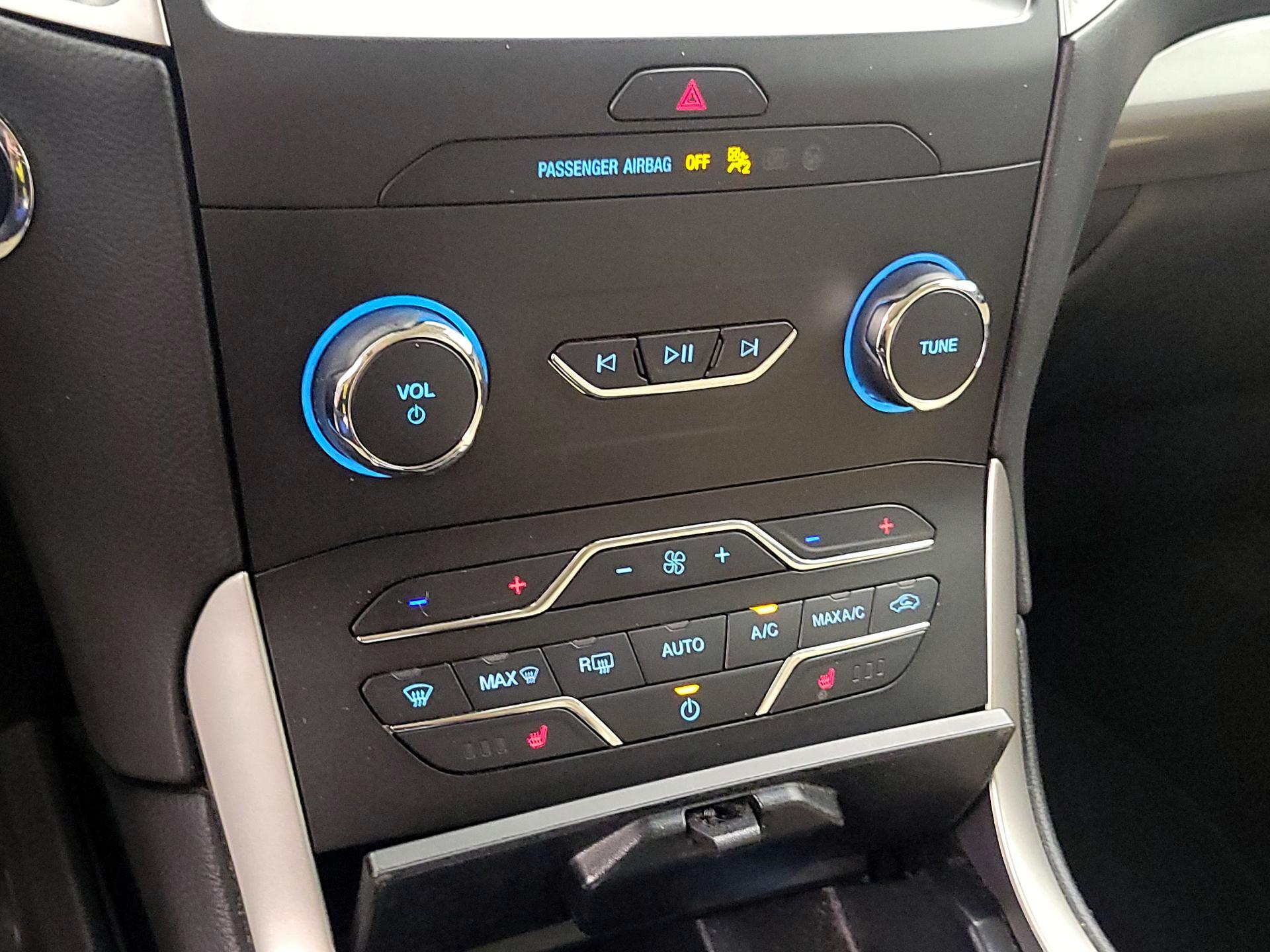 Thumbnail: 2019 Ford Edge - 16