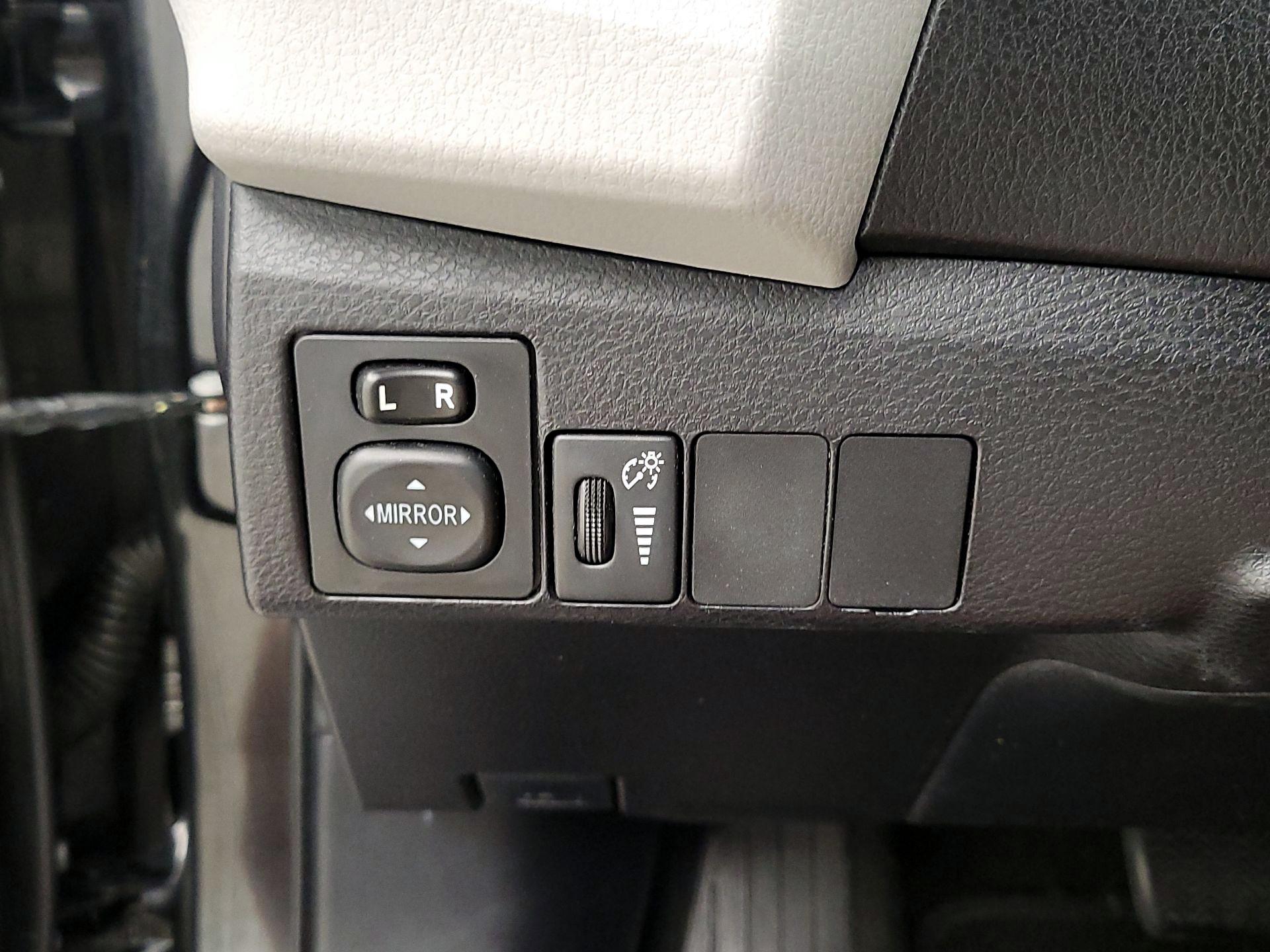 Thumbnail: 2015 Toyota Corolla - 13