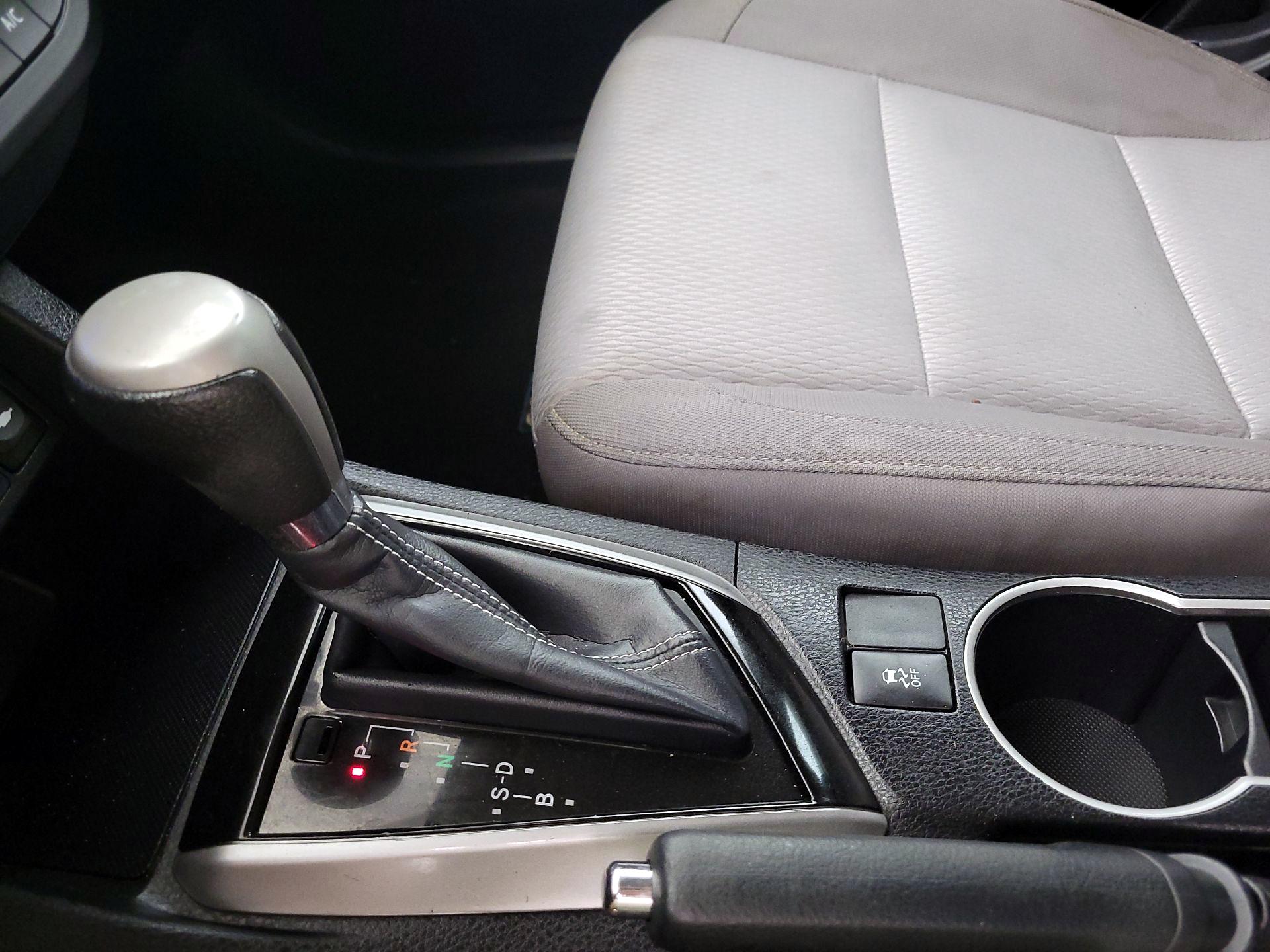 Thumbnail: 2015 Toyota Corolla - 17
