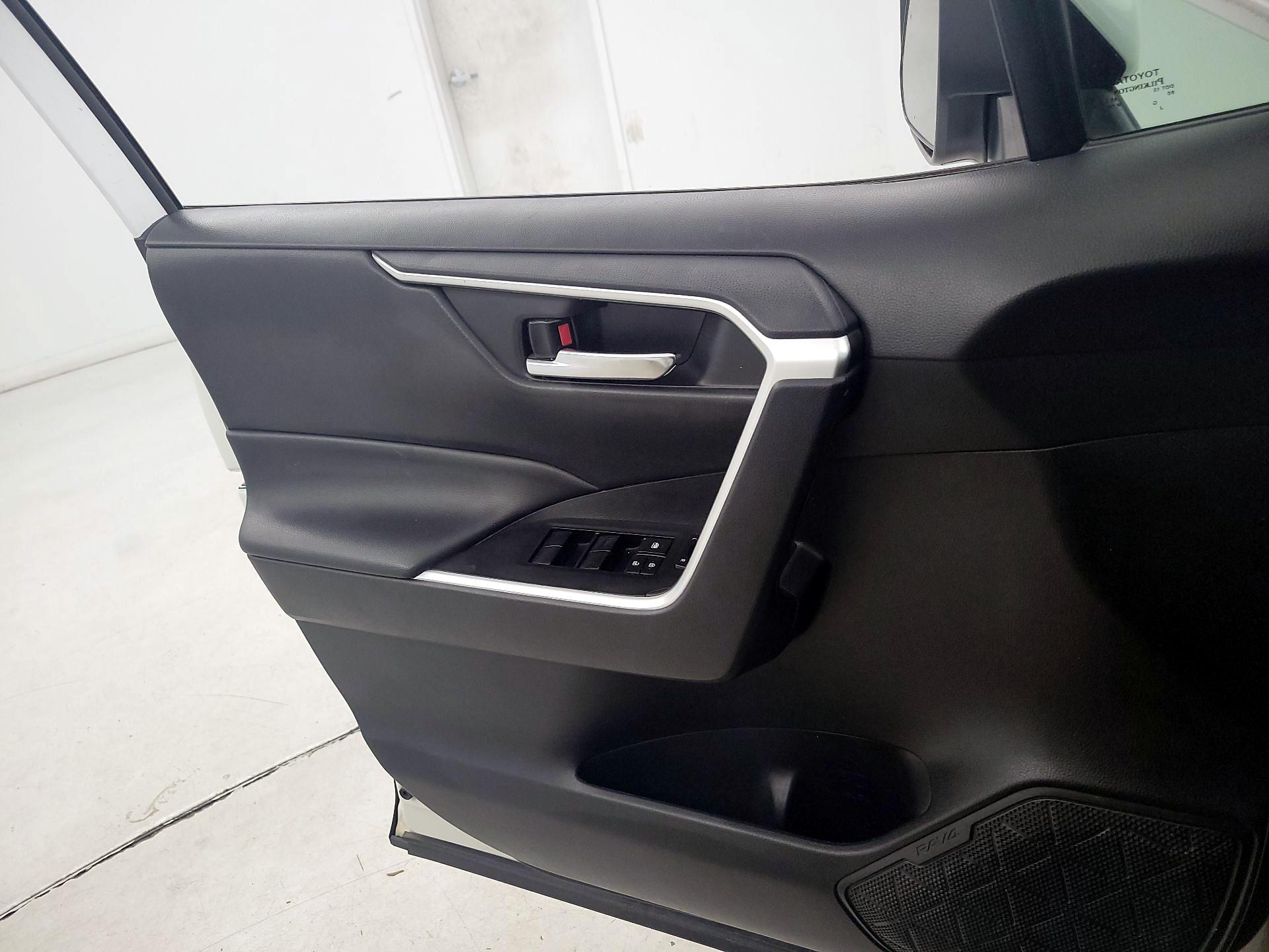 Thumbnail: 2021 Toyota RAV4 - 12