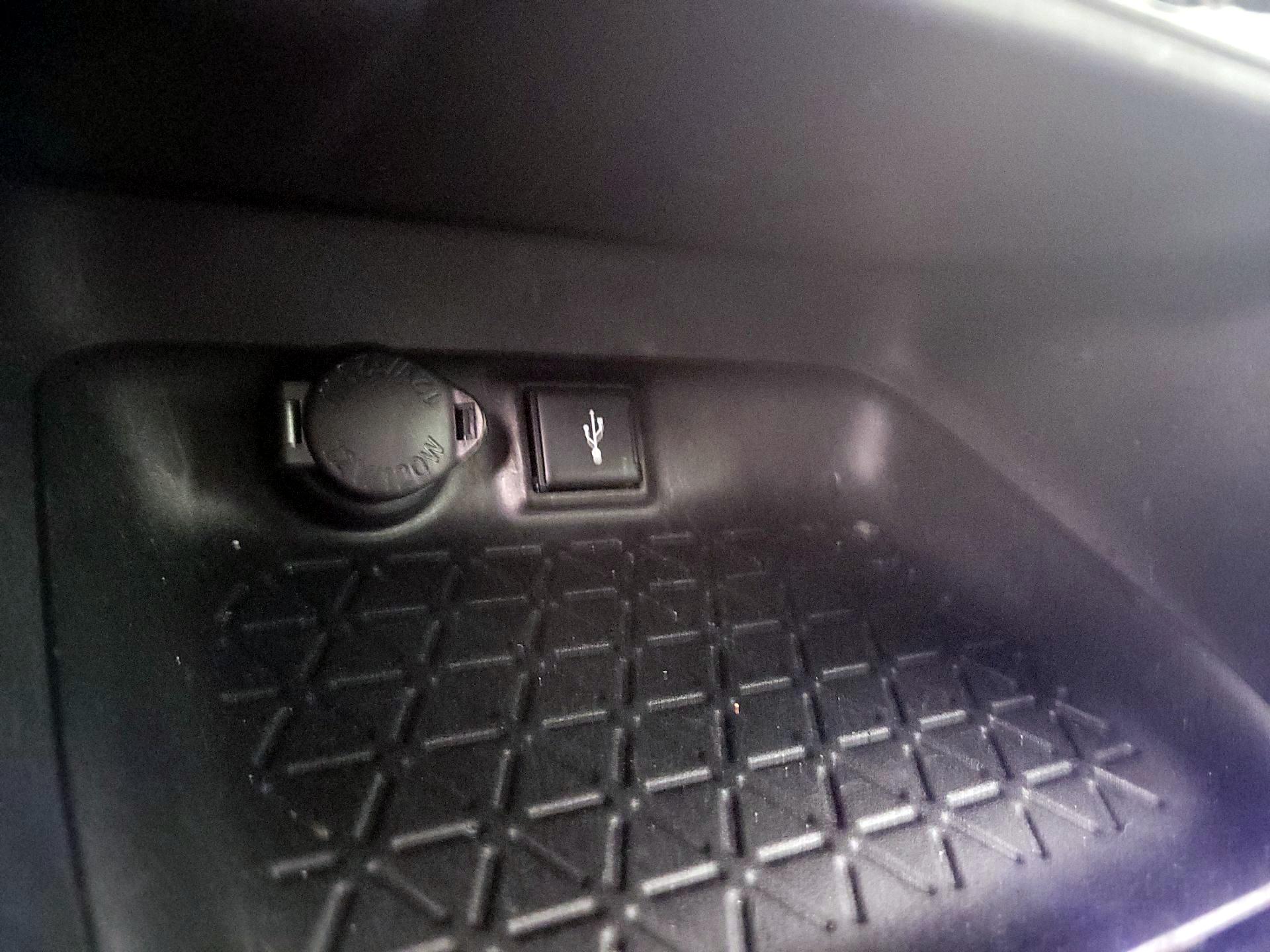 Thumbnail: 2021 Toyota RAV4 - 18