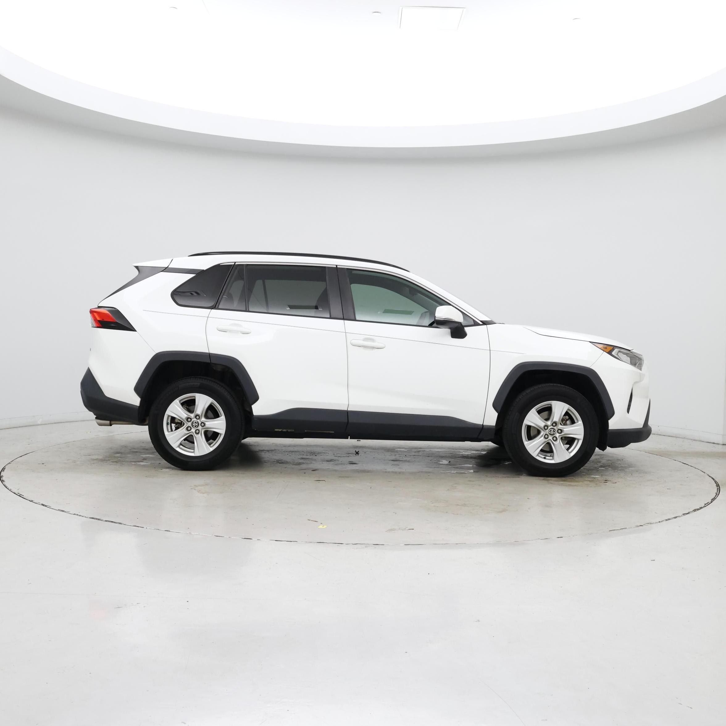 Thumbnail: 2021 Toyota RAV4 - 7