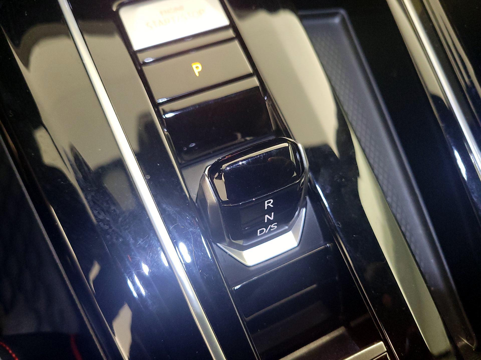 Thumbnail: 2024 Volkswagen Golf - 17