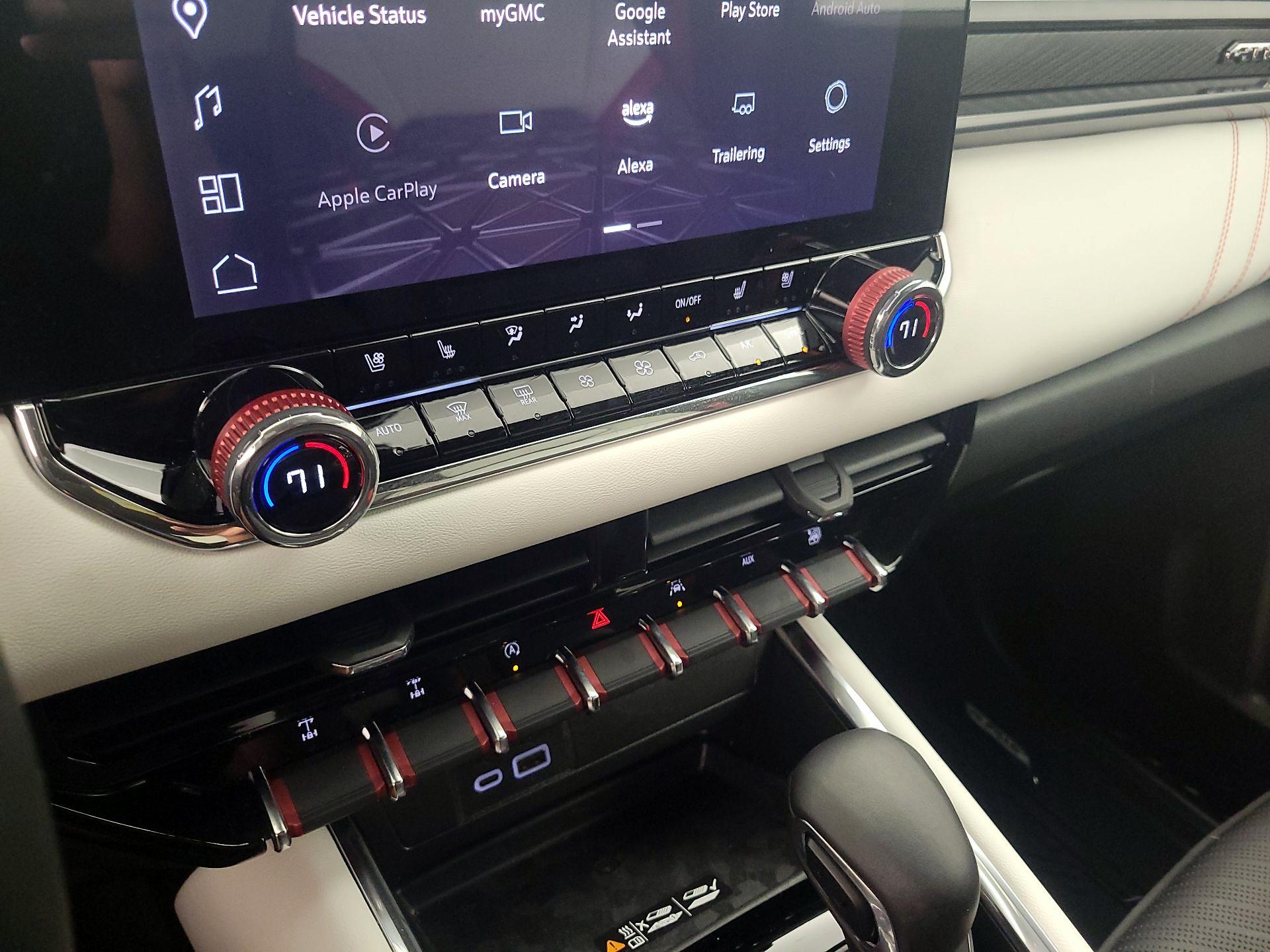 Thumbnail: 2025 GMC Canyon - 16