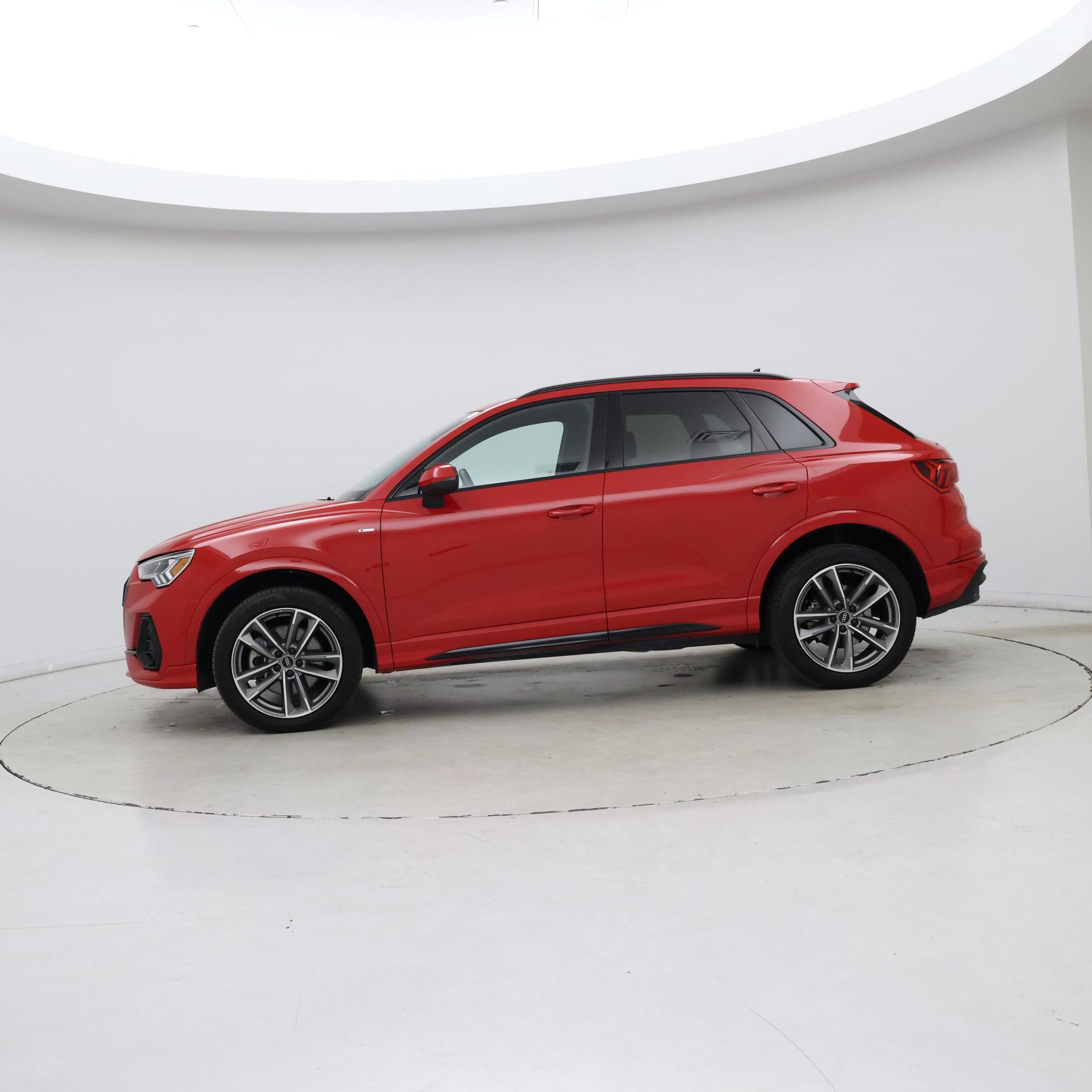 Thumbnail: 2024 Audi Q3 - 3