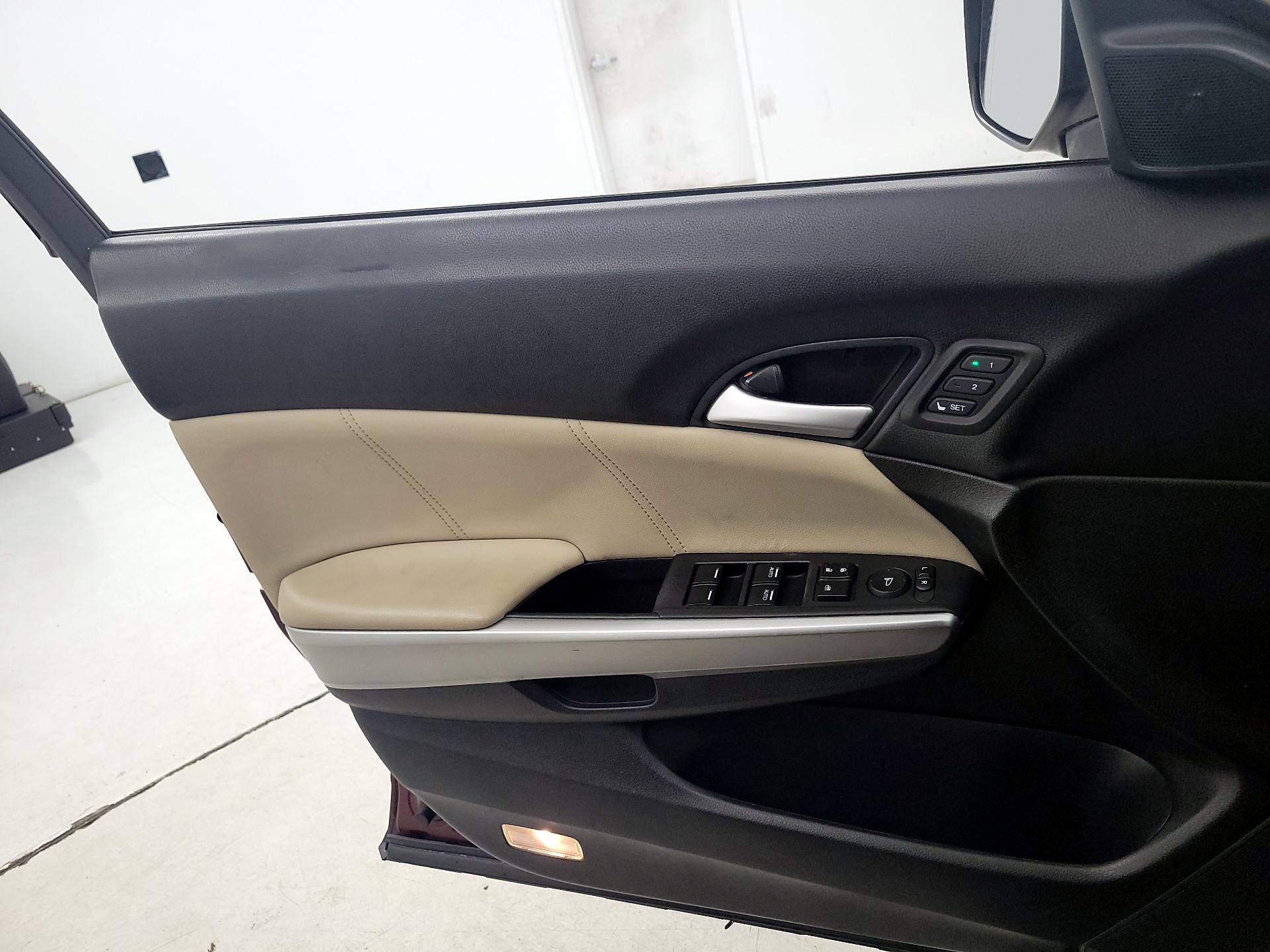 Thumbnail: 2015 Honda Accord Crosstour - 12