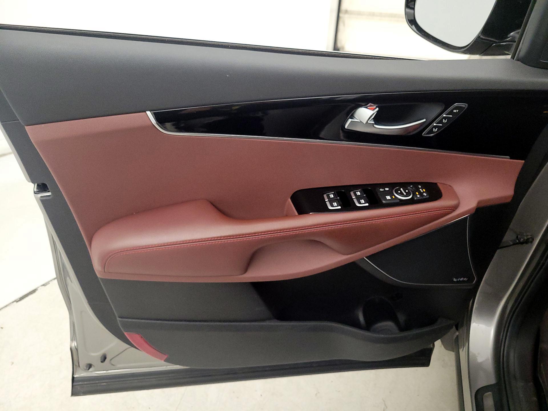 Thumbnail: 2017 Kia Sorento - 12