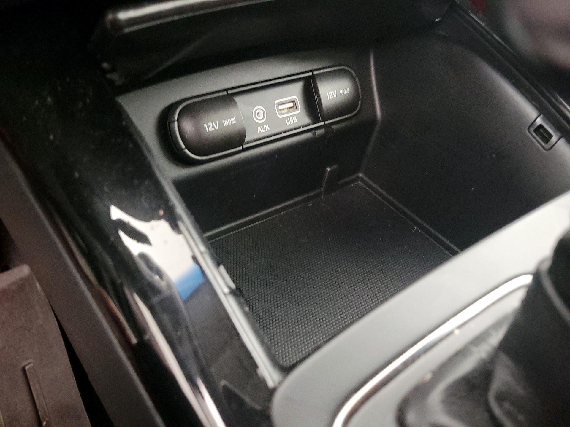 Thumbnail: 2017 Kia Sorento - 18