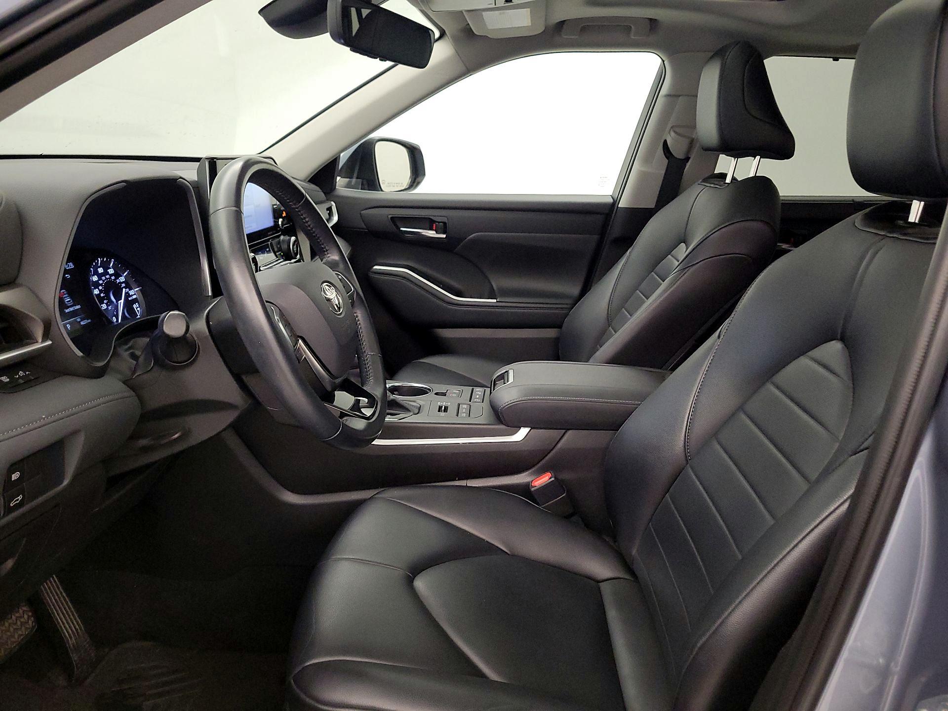 Thumbnail: 2021 Toyota Highlander - 11