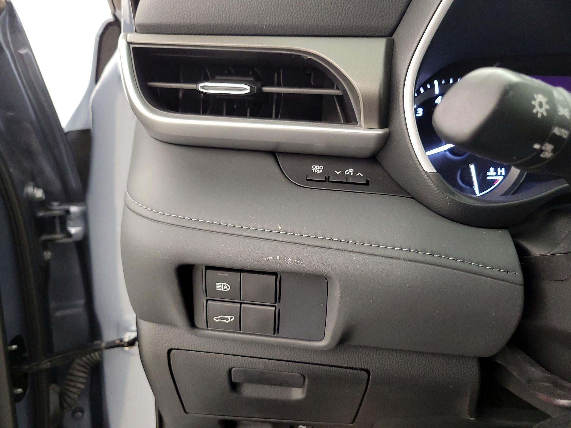 Thumbnail: 2021 Toyota Highlander - 13