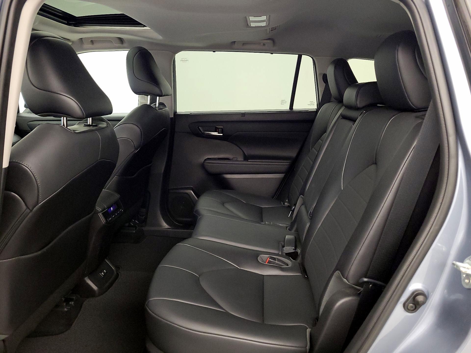 Thumbnail: 2021 Toyota Highlander - 20