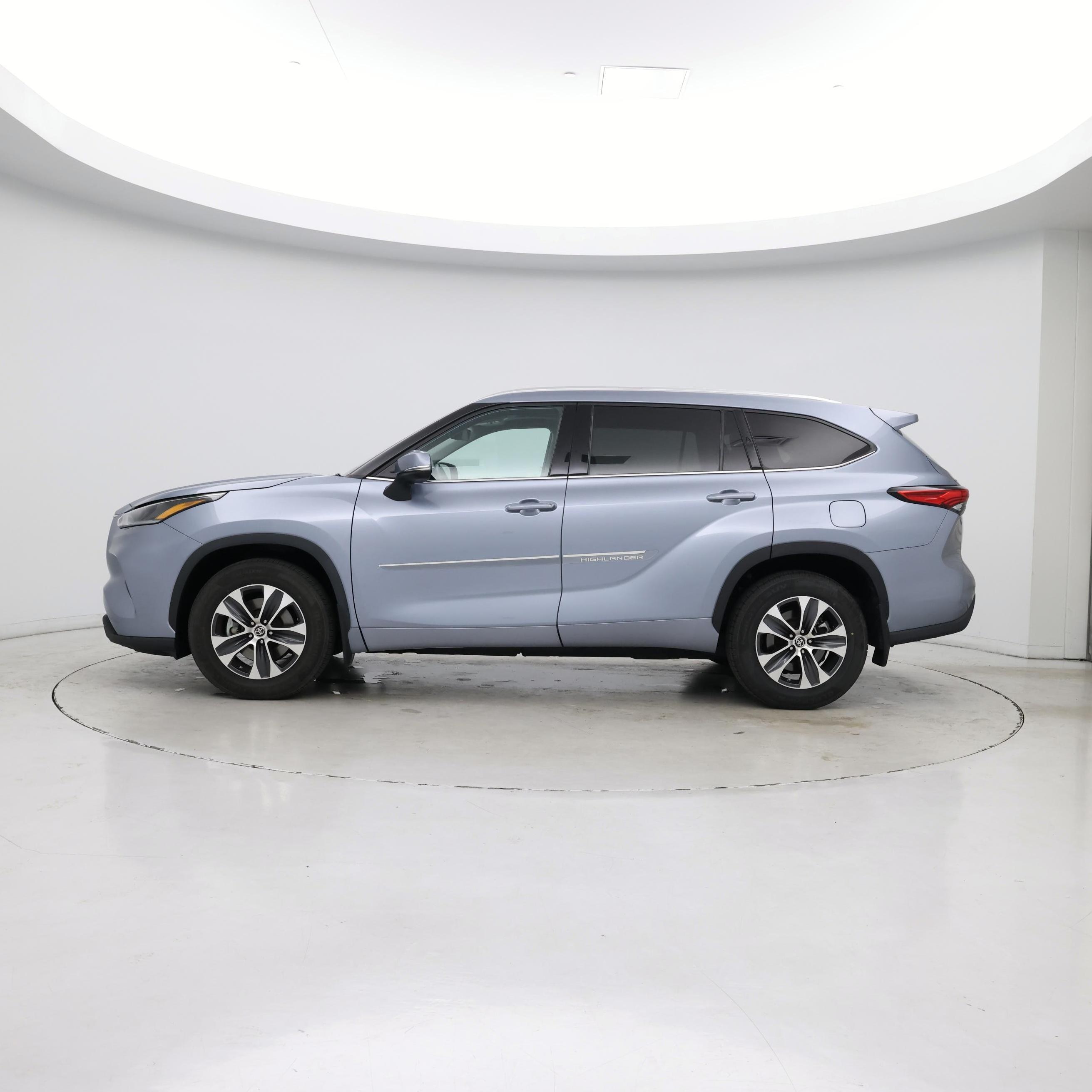 Thumbnail: 2021 Toyota Highlander - 3