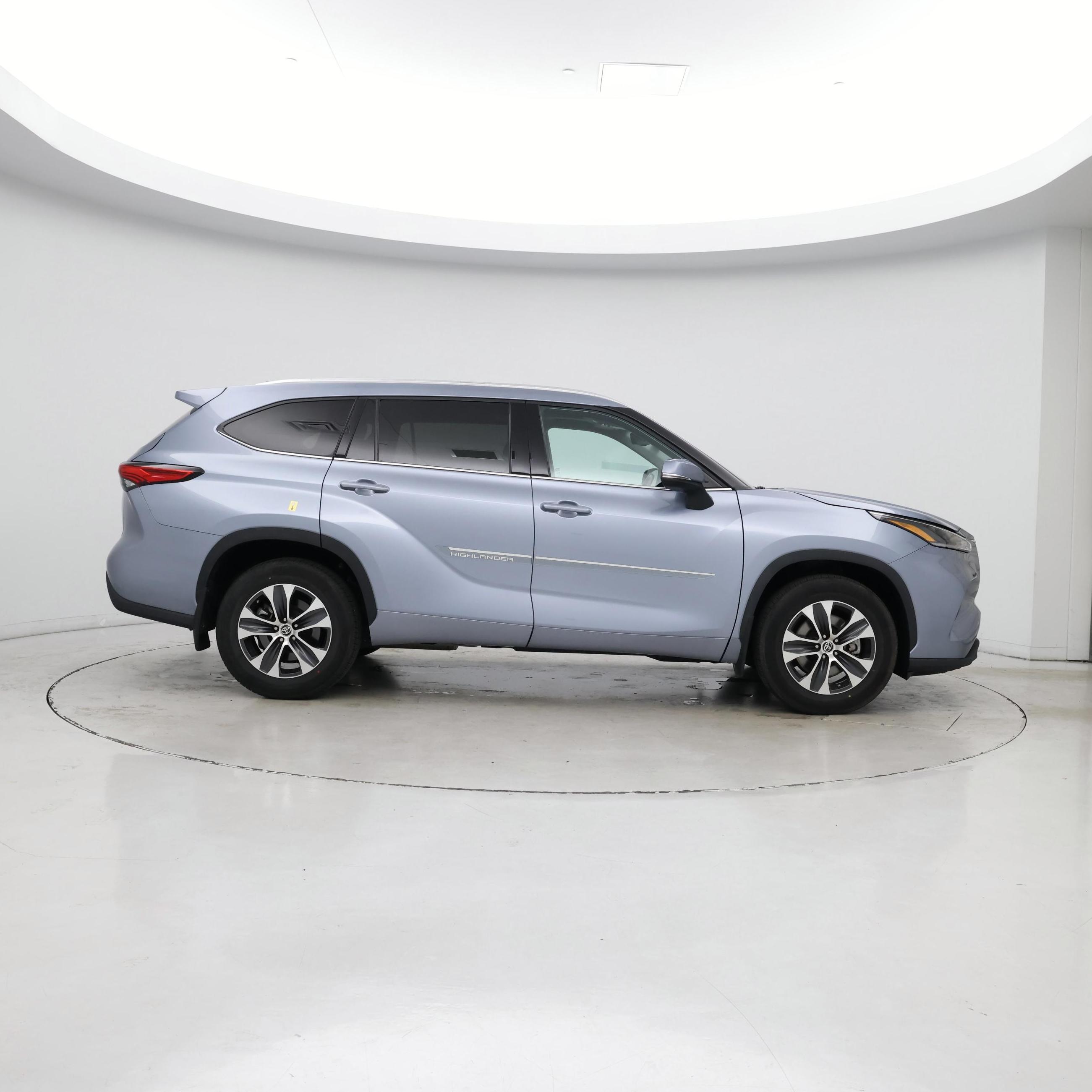 Thumbnail: 2021 Toyota Highlander - 7