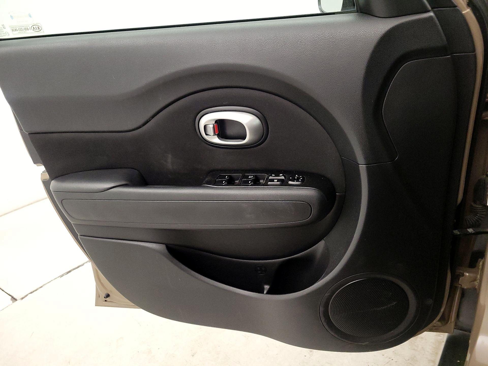 Thumbnail: 2015 Kia Soul - 12