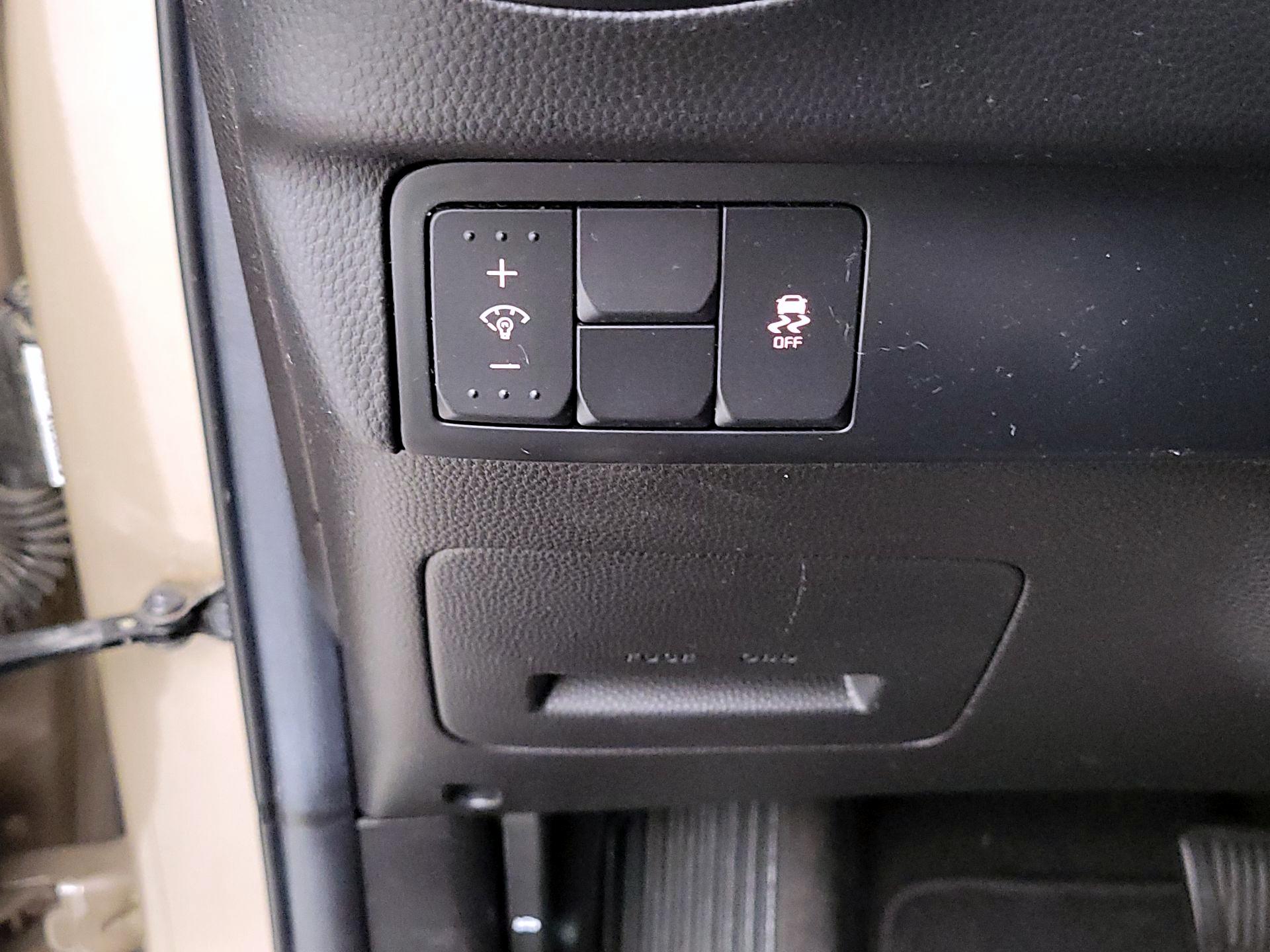 Thumbnail: 2015 Kia Soul - 13