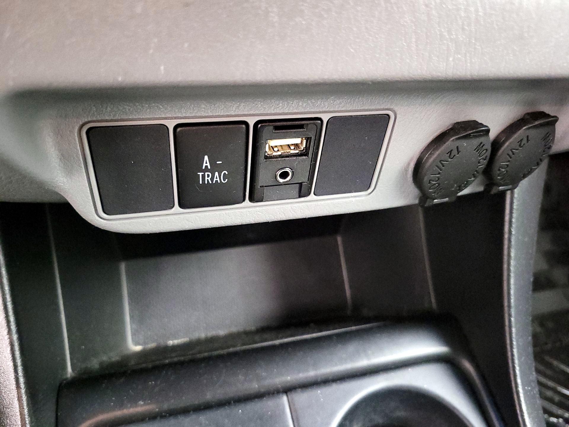 Thumbnail: 2015 Toyota Tacoma - 18