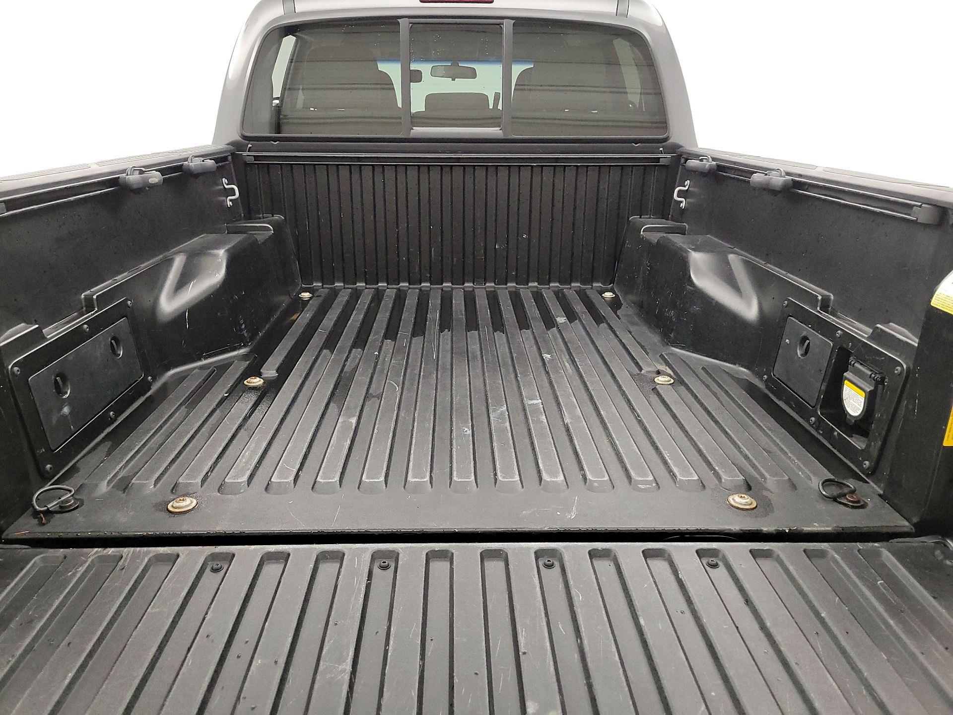 Thumbnail: 2015 Toyota Tacoma - 20