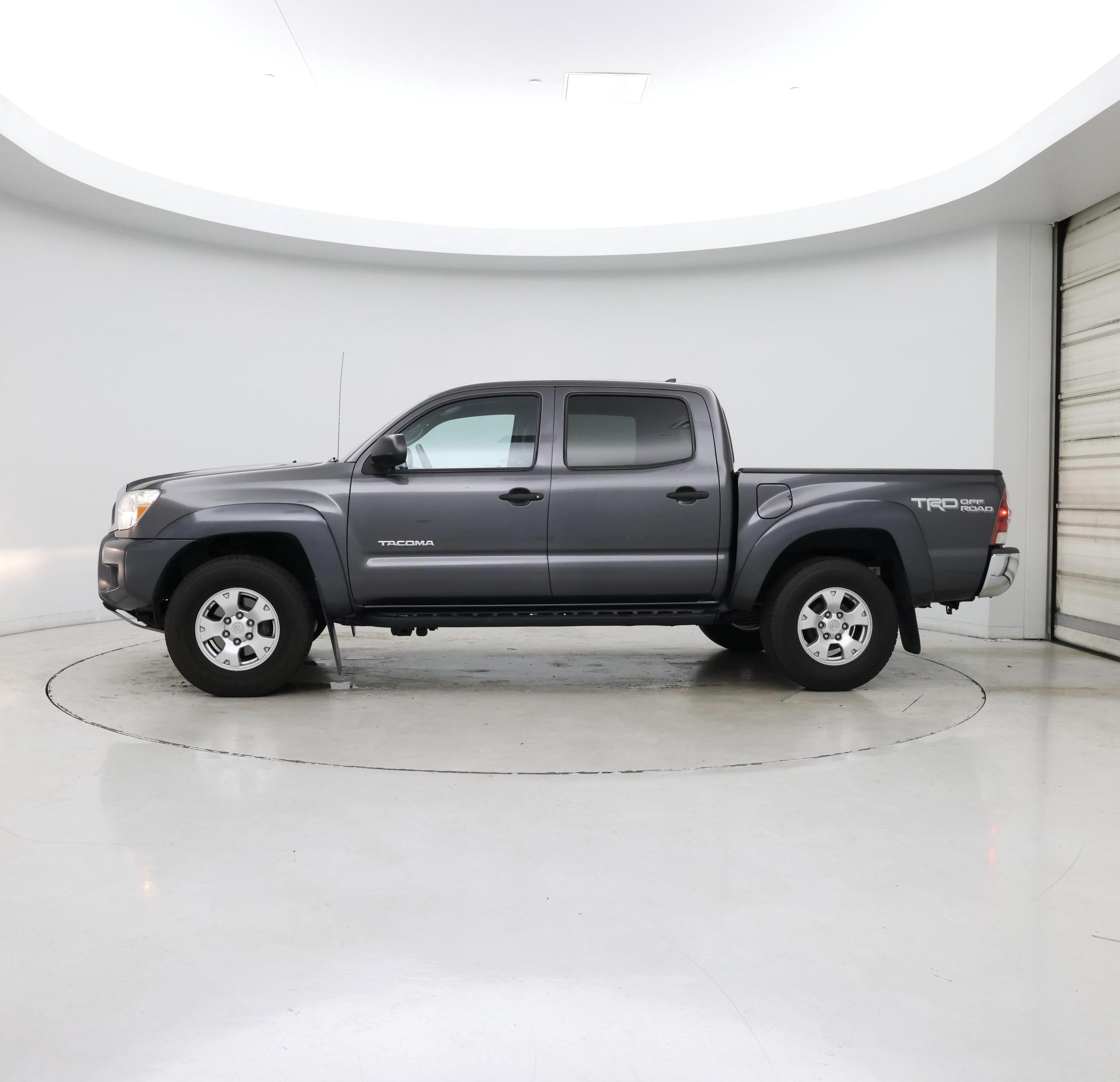 Thumbnail: 2015 Toyota Tacoma - 3