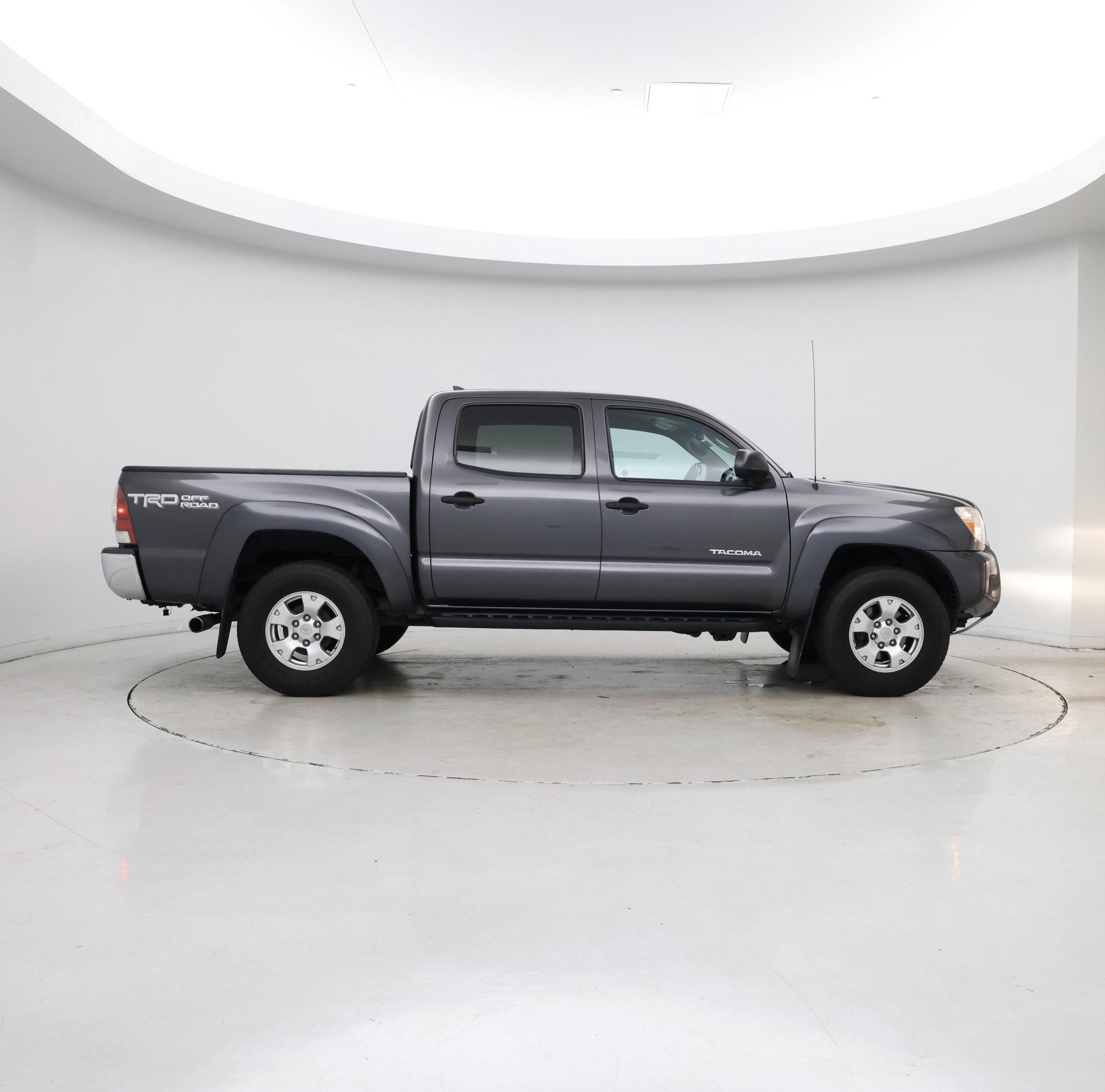 Thumbnail: 2015 Toyota Tacoma - 7