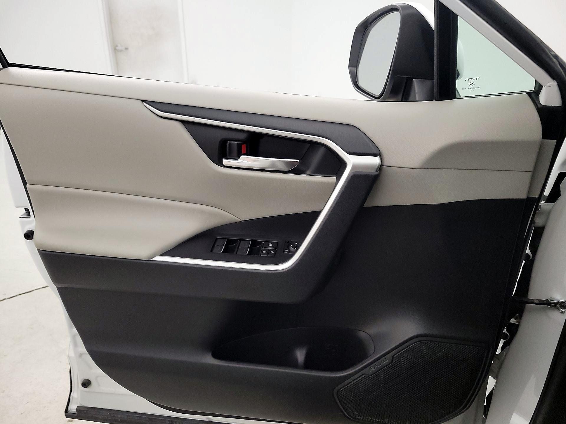 Thumbnail: 2023 Toyota RAV4 - 12