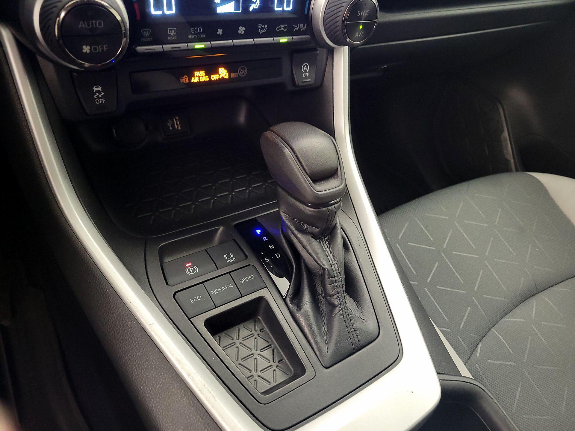 Thumbnail: 2023 Toyota RAV4 - 17