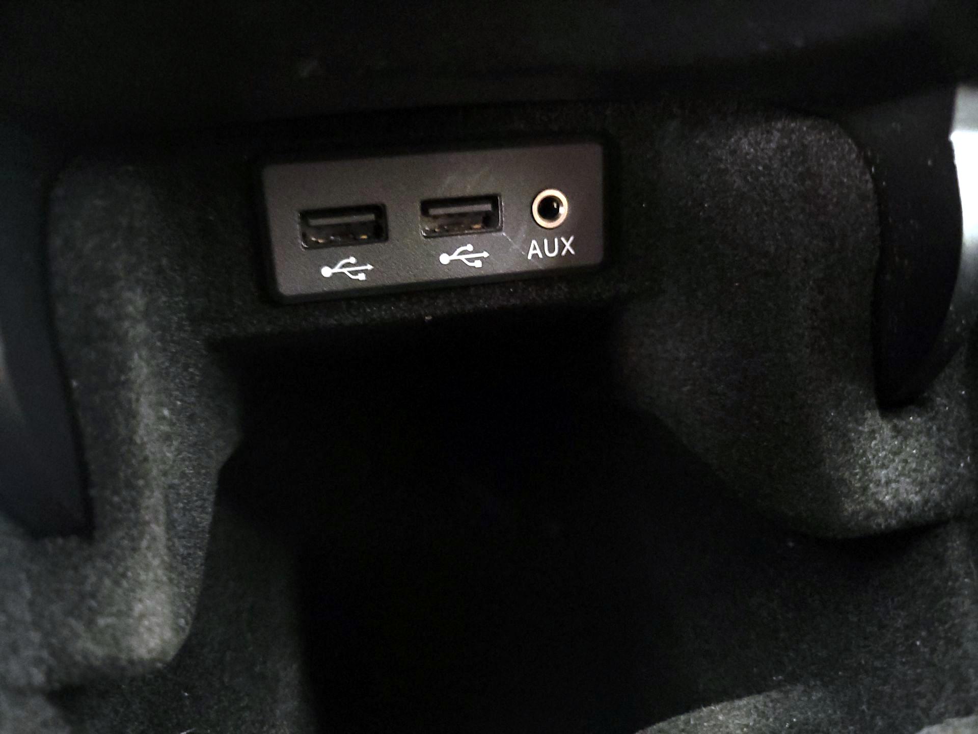 Thumbnail: 2016 Nissan Maxima - 18