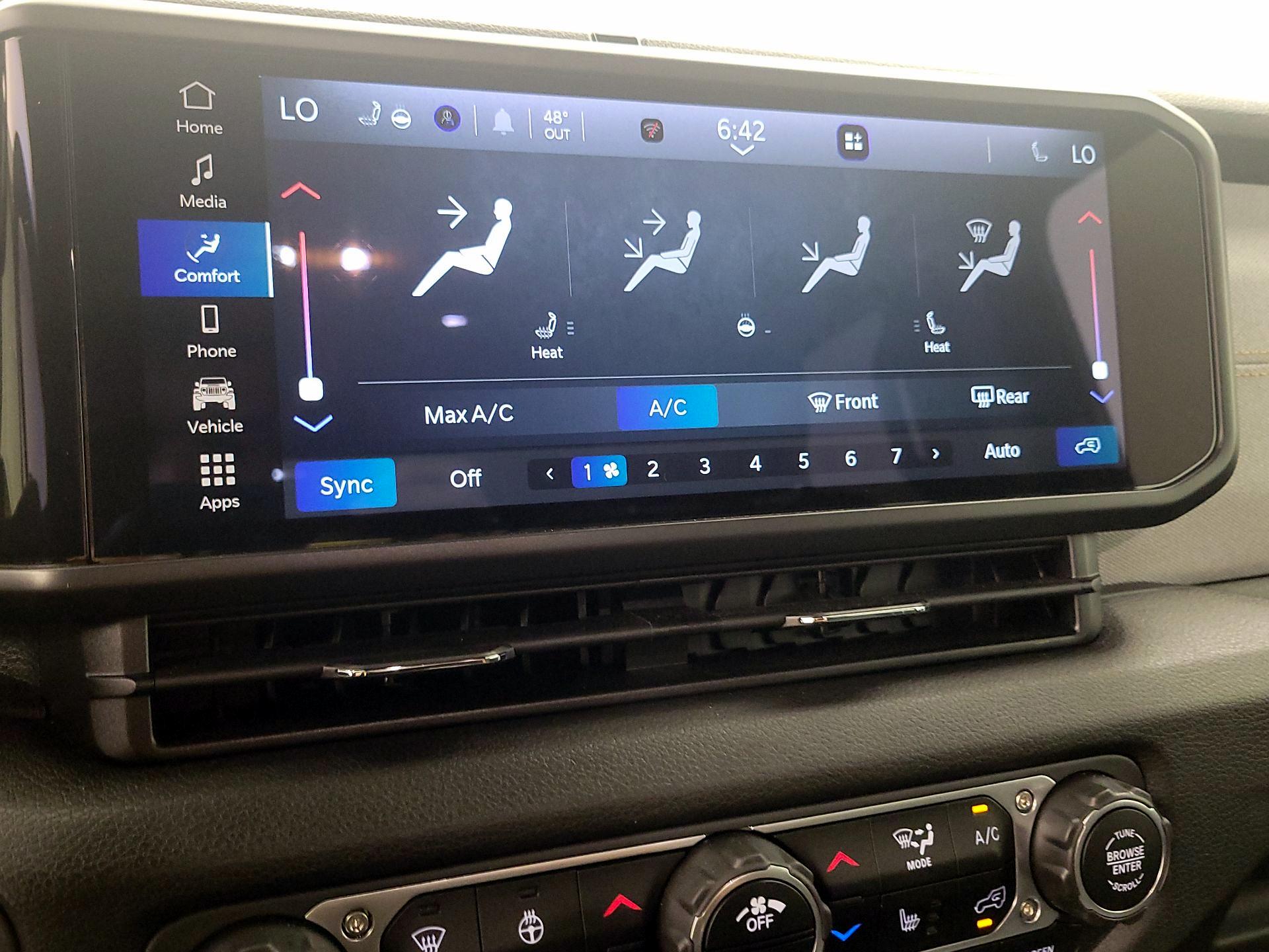 Thumbnail: 2025 Jeep Wrangler - 15