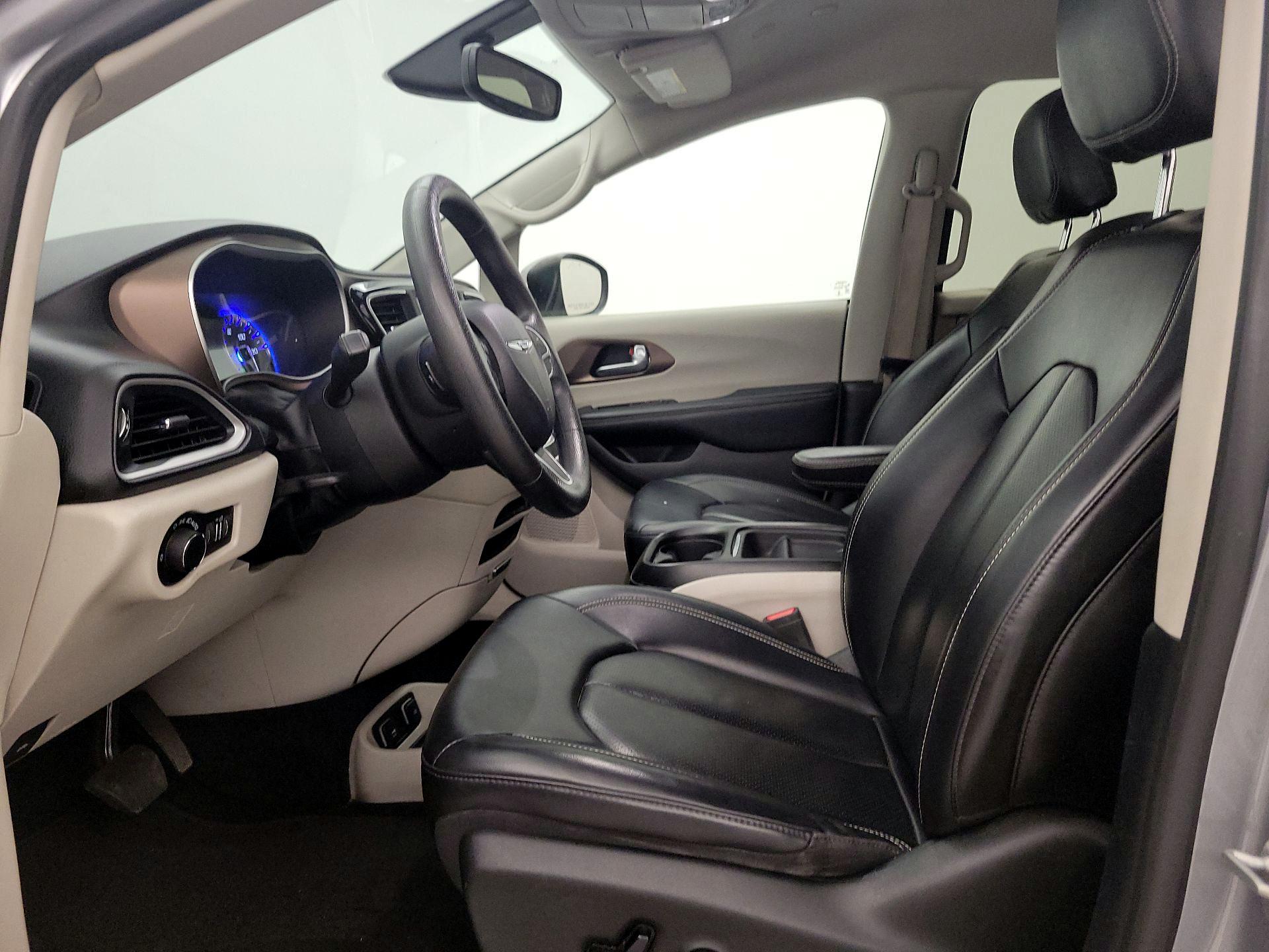 Thumbnail: 2020 Chrysler Voyager - 11