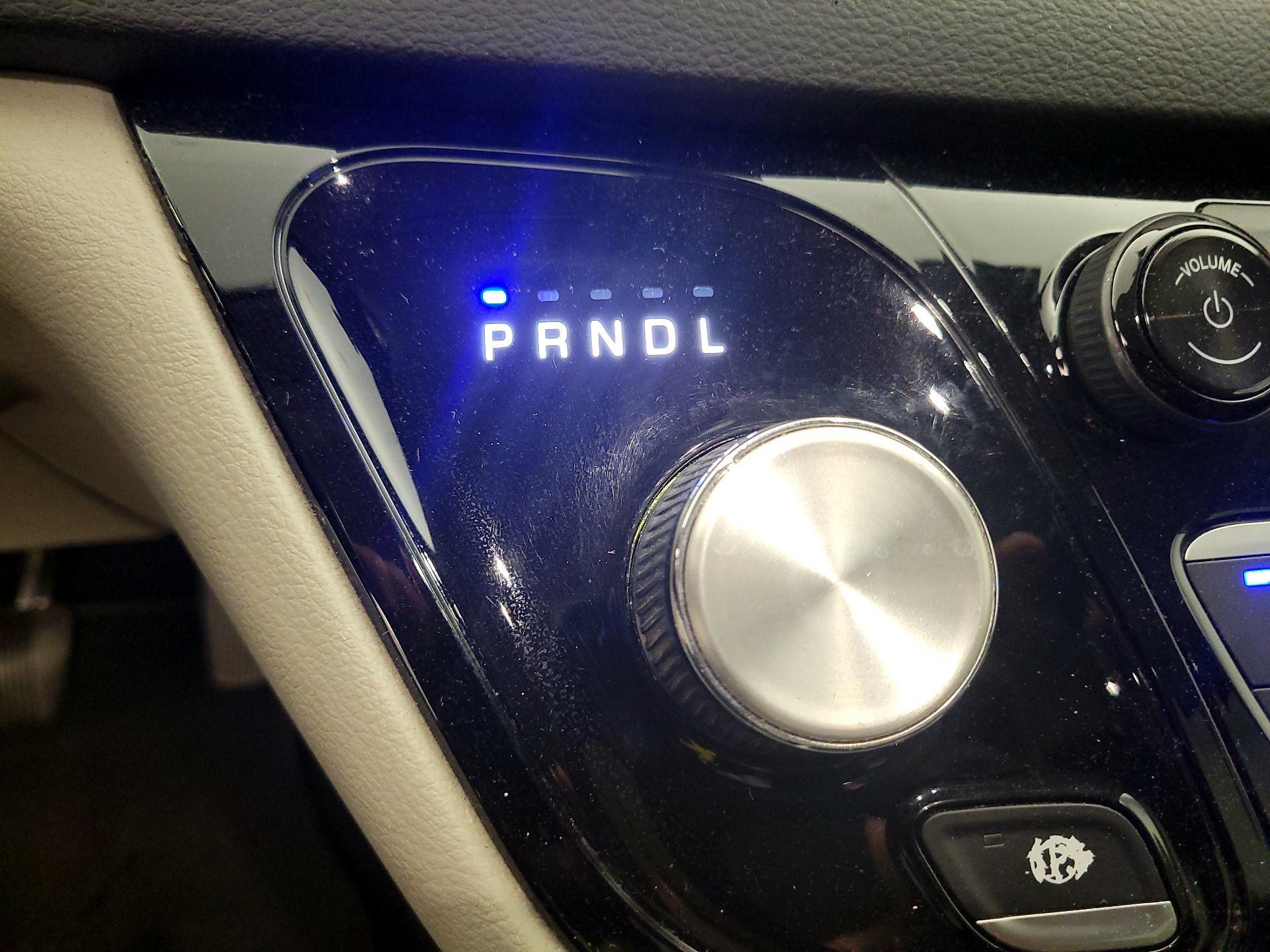 Thumbnail: 2020 Chrysler Voyager - 17