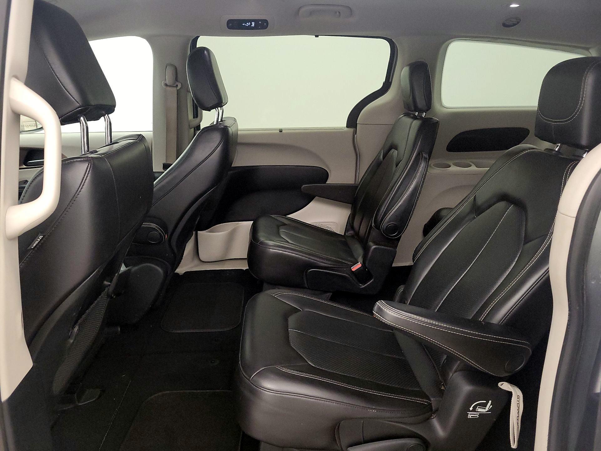 Thumbnail: 2020 Chrysler Voyager - 19