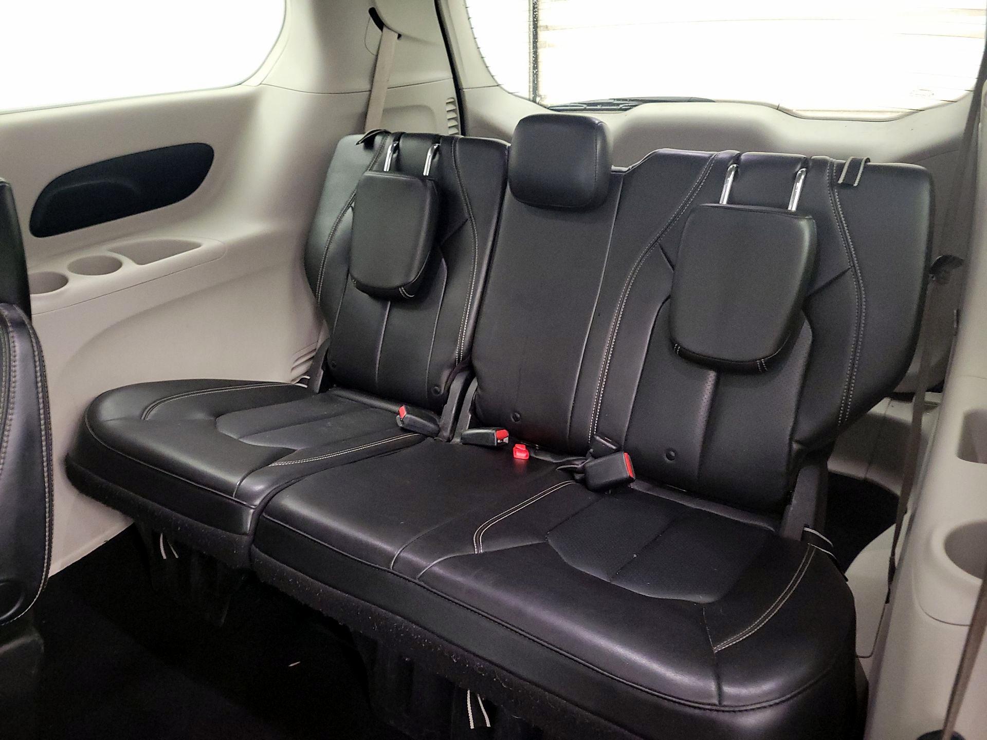 Thumbnail: 2020 Chrysler Voyager - 20