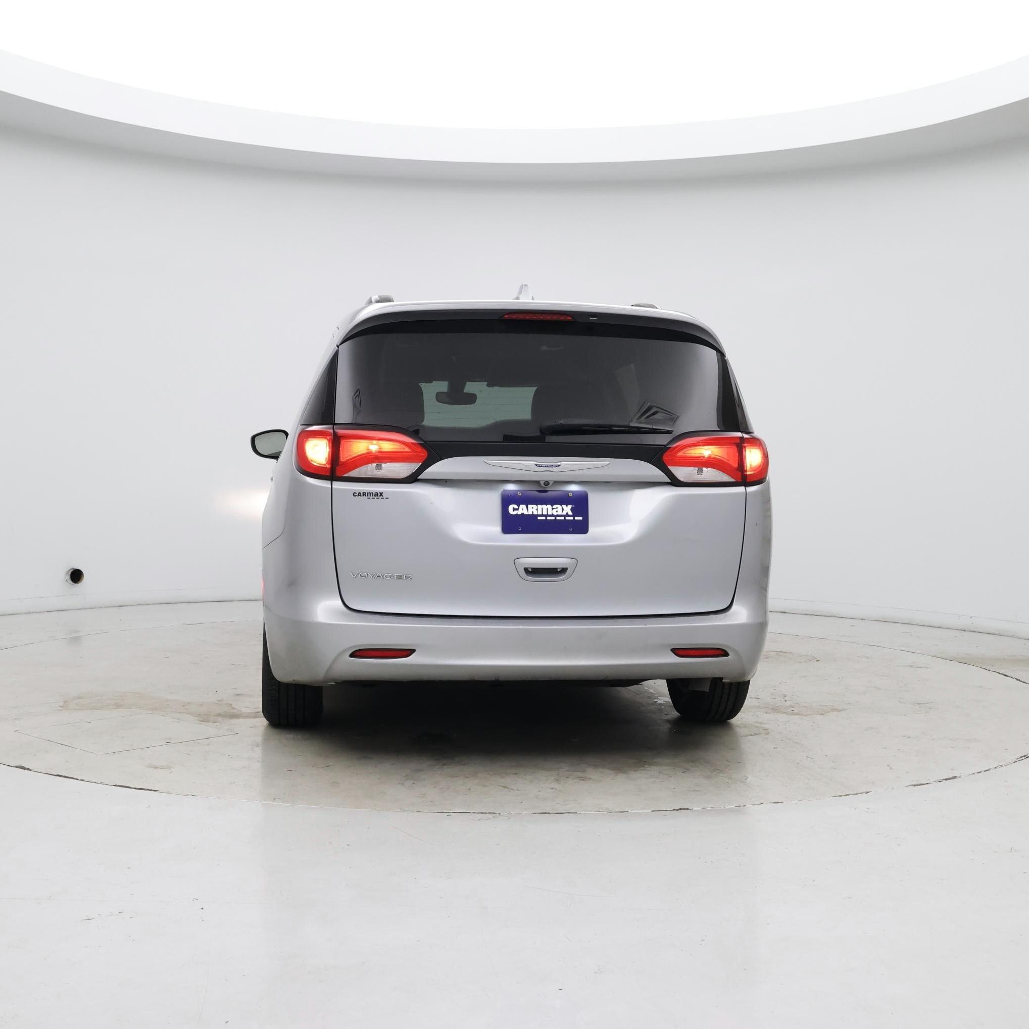 Thumbnail: 2020 Chrysler Voyager - 6