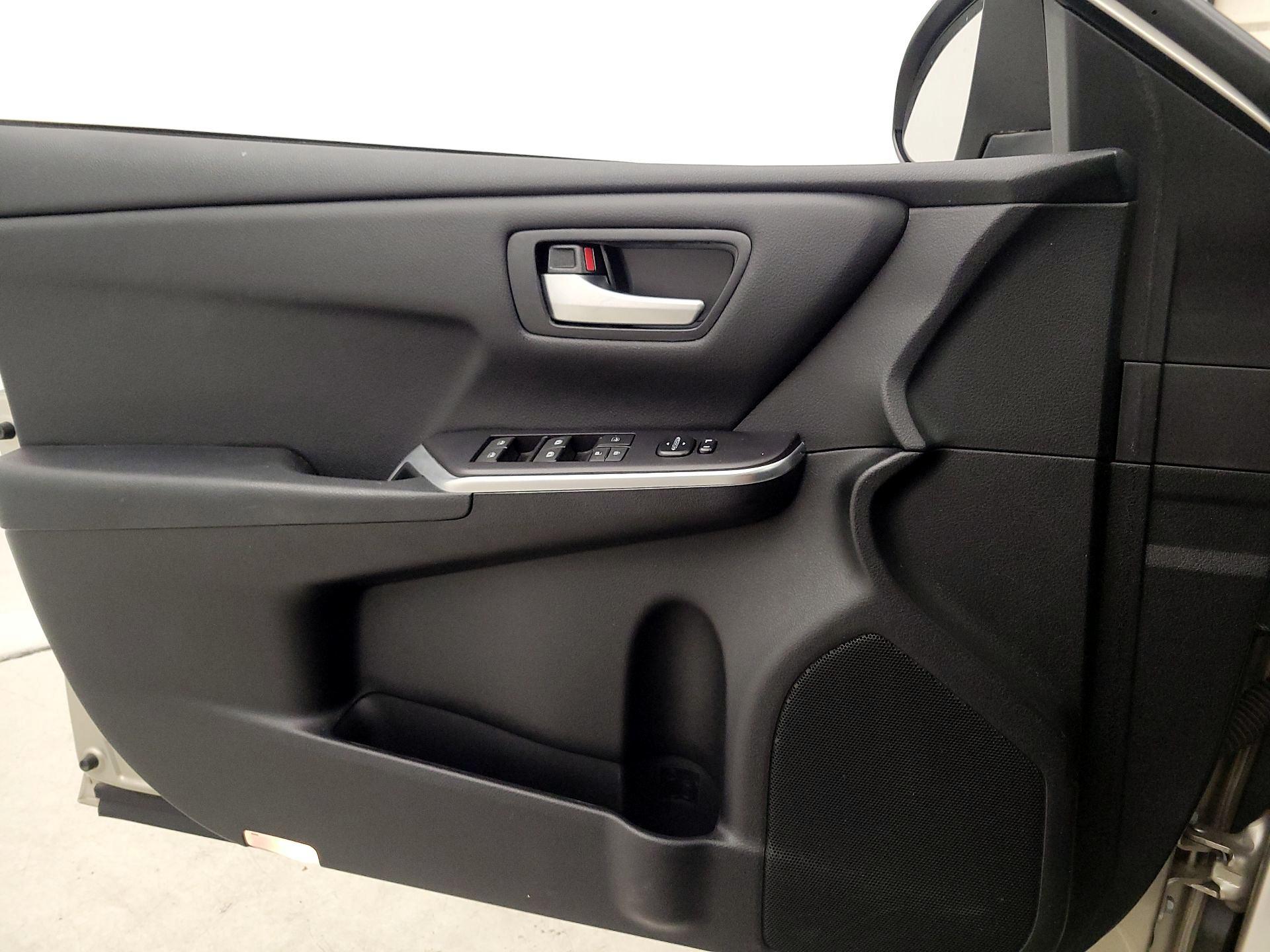 Thumbnail: 2017 Toyota Camry - 12