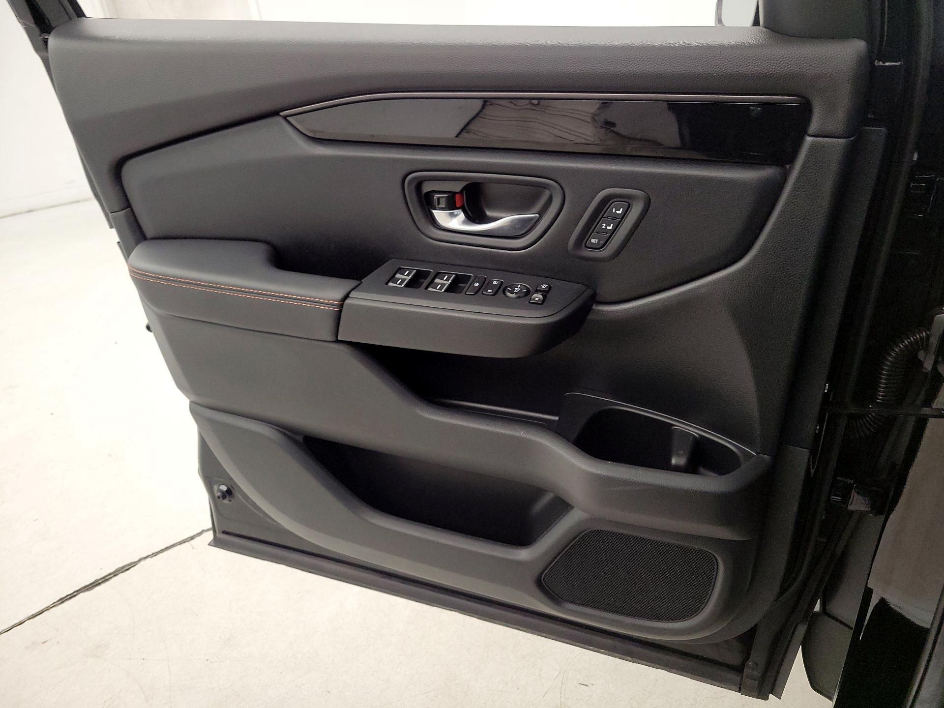 Thumbnail: 2025 Honda Pilot - 12