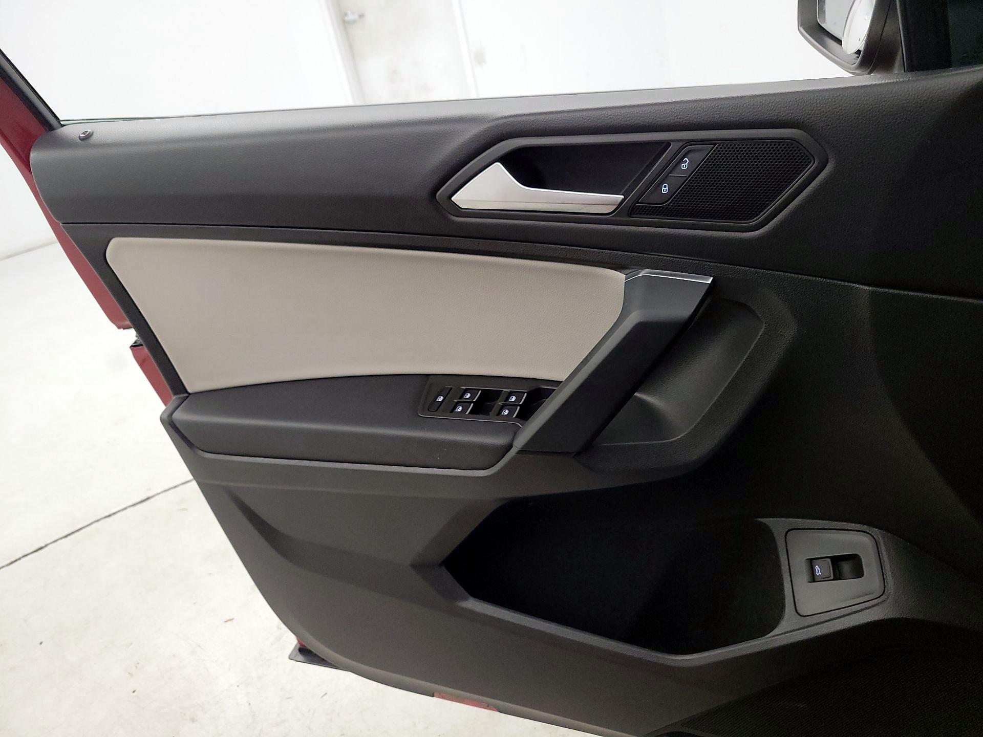 Thumbnail: 2019 Volkswagen Tiguan - 12