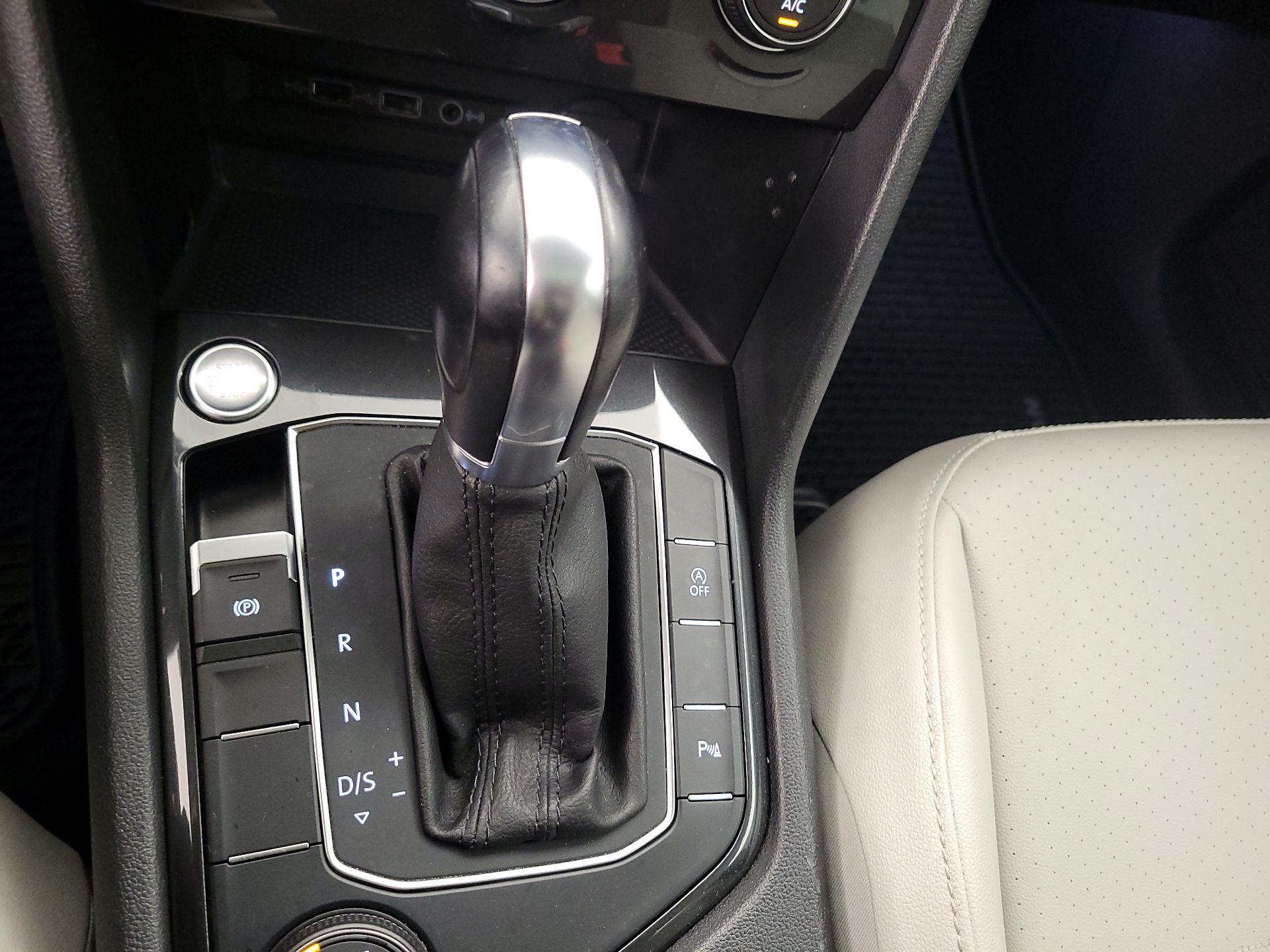 Thumbnail: 2019 Volkswagen Tiguan - 17