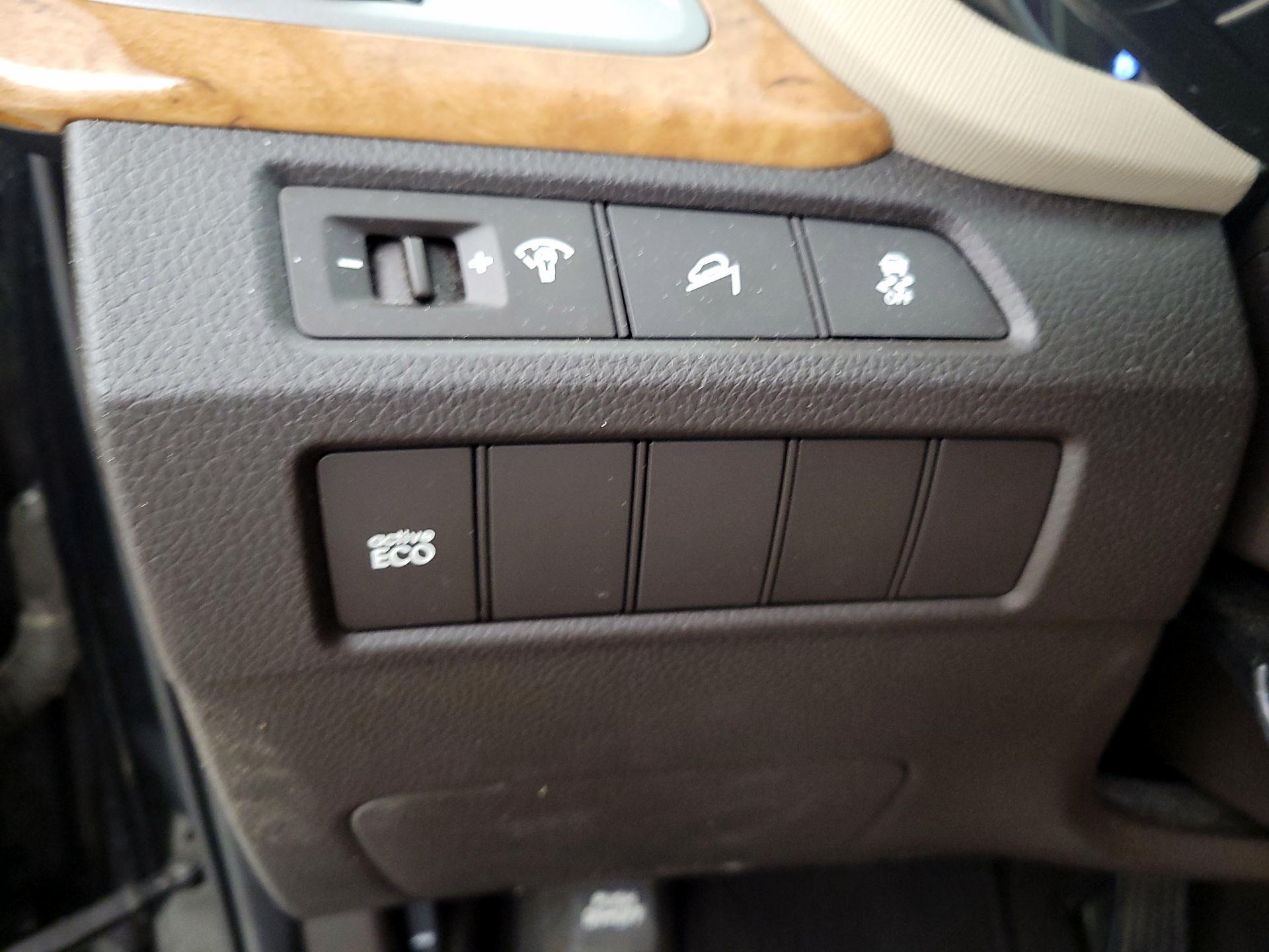 Thumbnail: 2015 Hyundai Santa Fe - 13