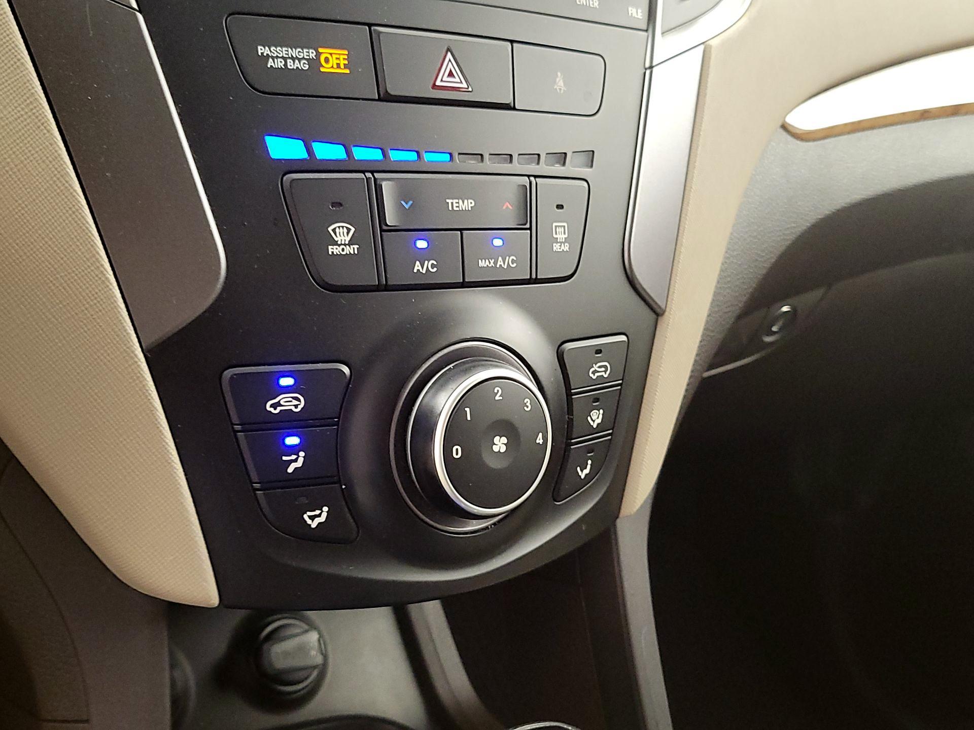 Thumbnail: 2015 Hyundai Santa Fe - 16