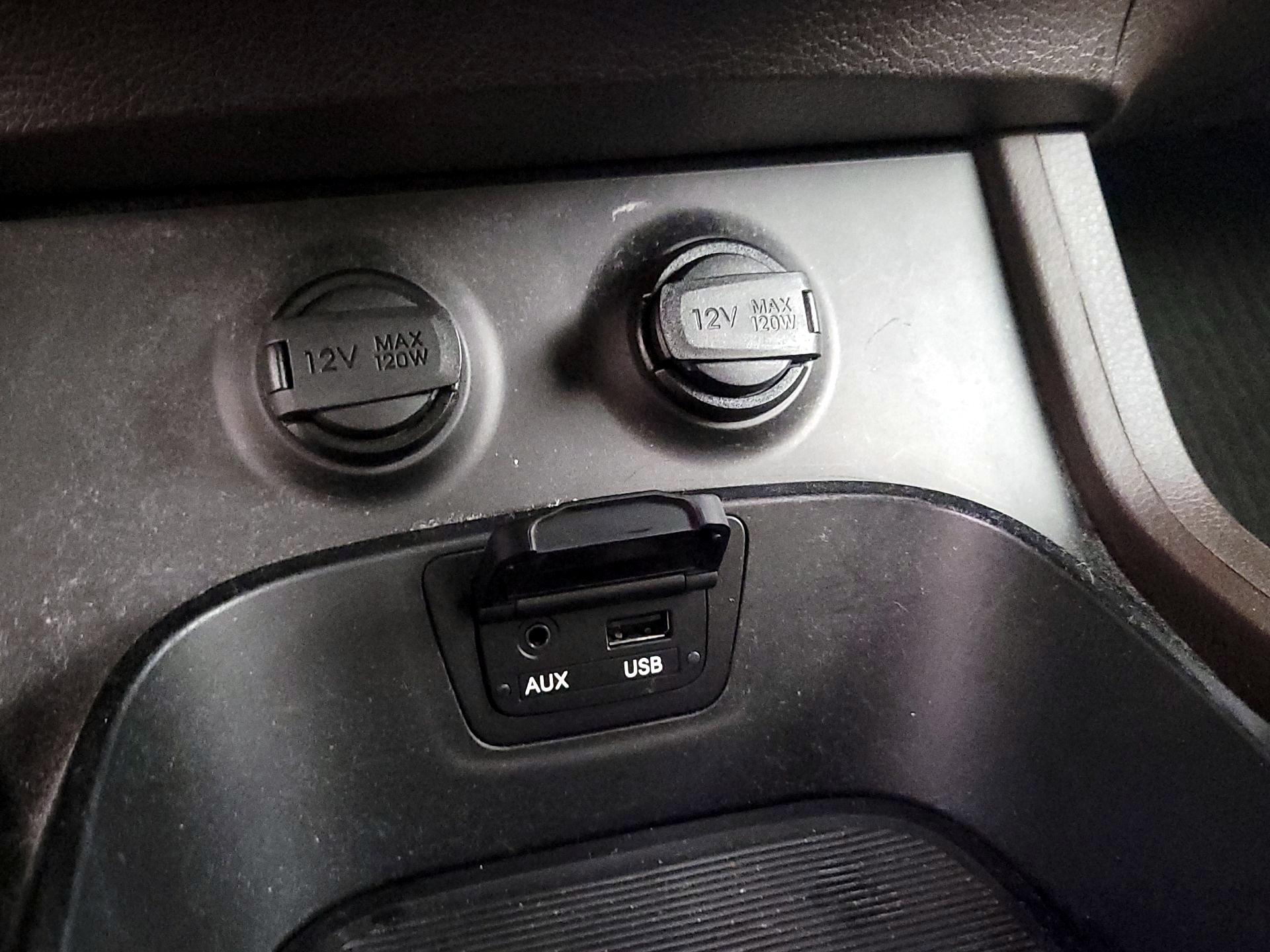 Thumbnail: 2015 Hyundai Santa Fe - 18