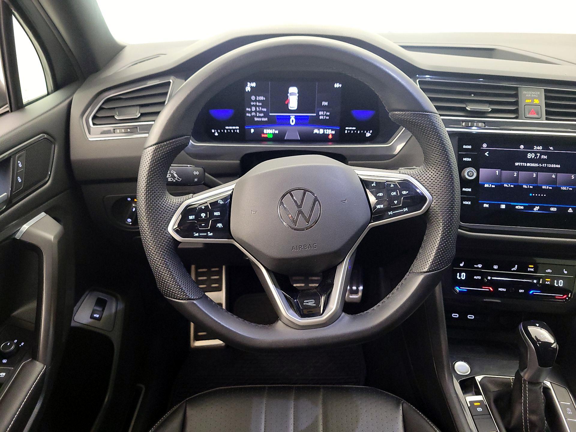 Thumbnail: 2022 Volkswagen Tiguan - 10