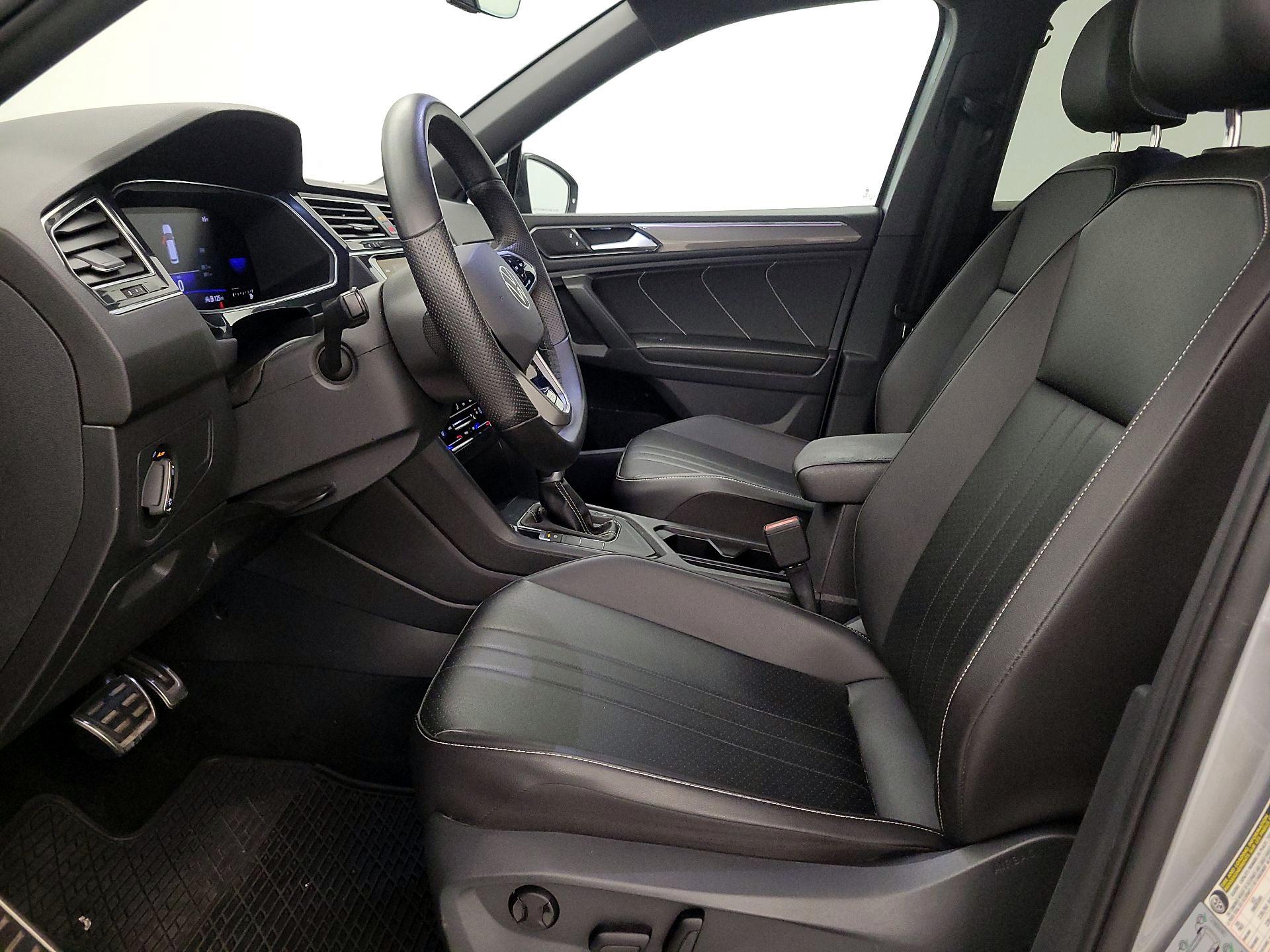 Thumbnail: 2022 Volkswagen Tiguan - 11