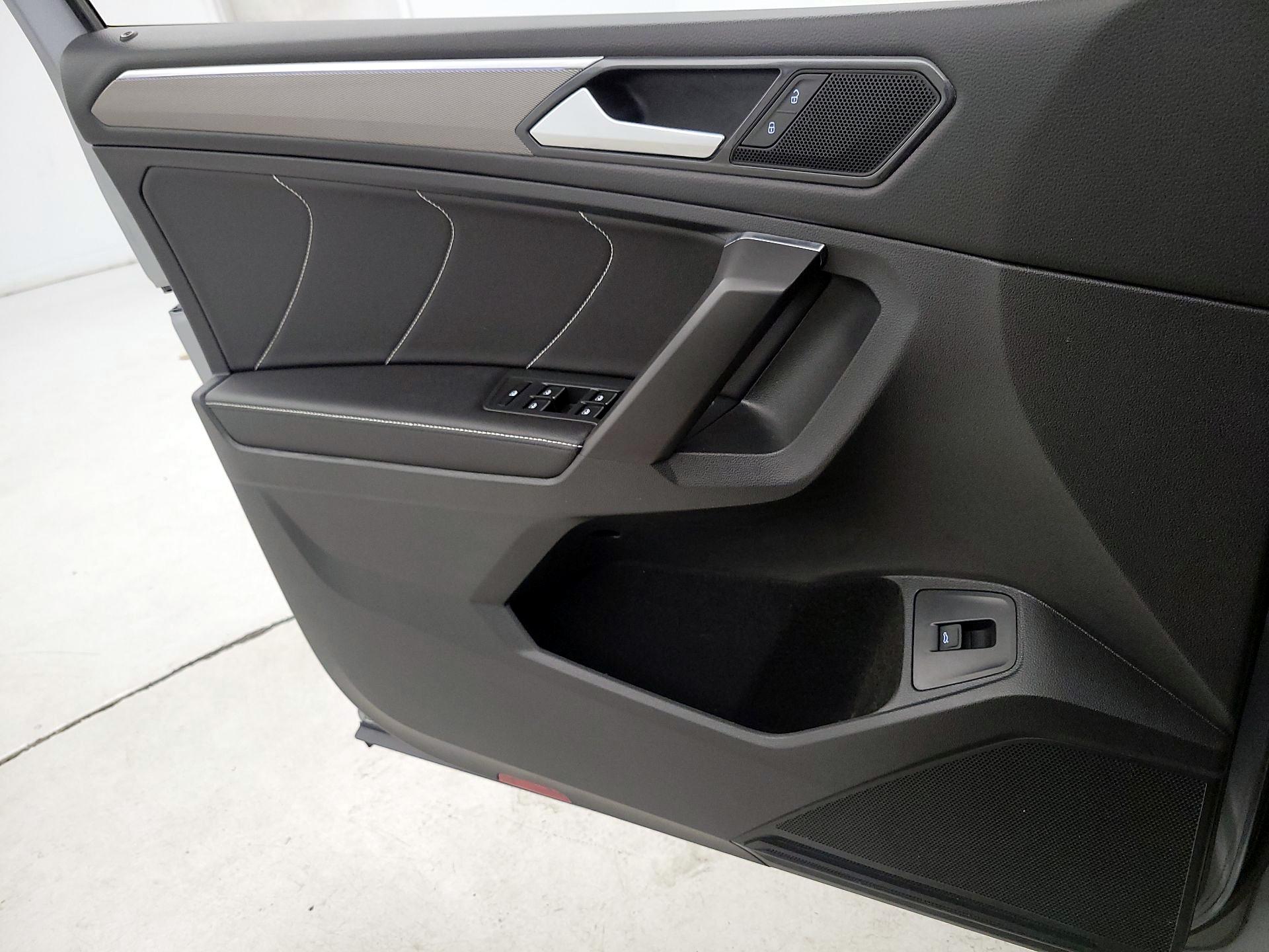 Thumbnail: 2022 Volkswagen Tiguan - 12