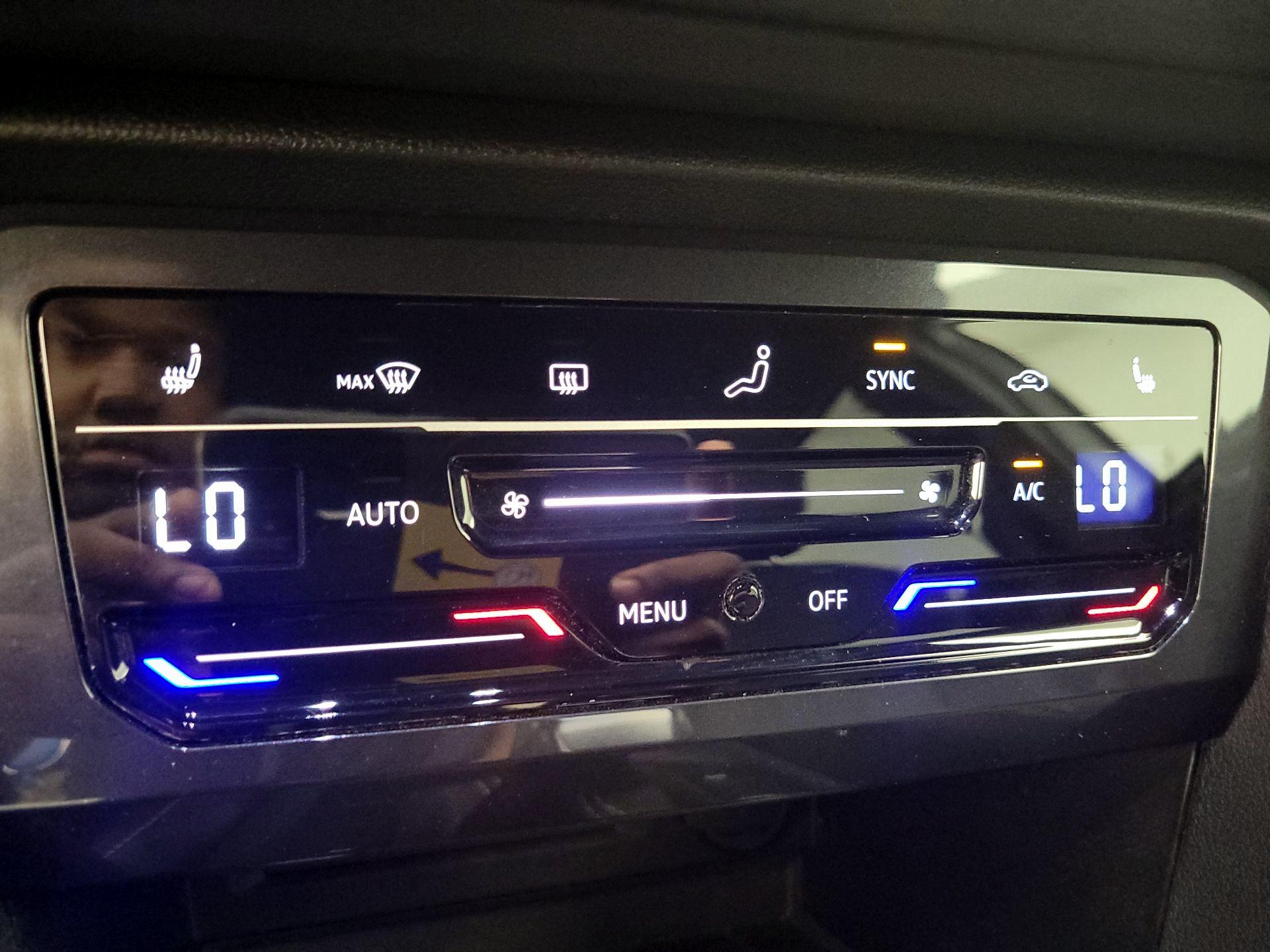 Thumbnail: 2022 Volkswagen Tiguan - 16