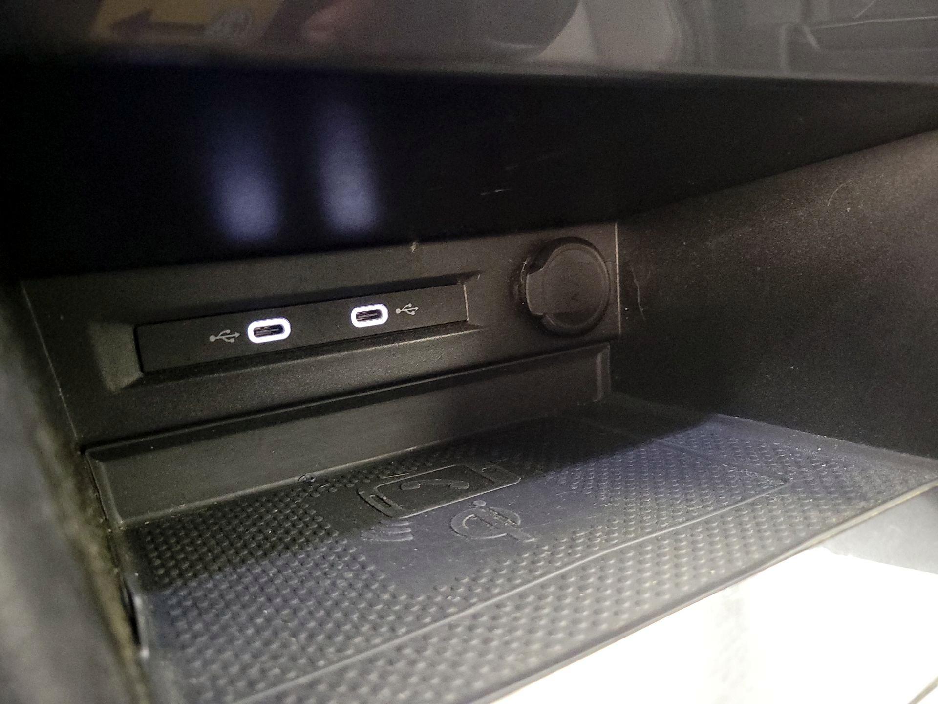 Thumbnail: 2022 Volkswagen Tiguan - 18