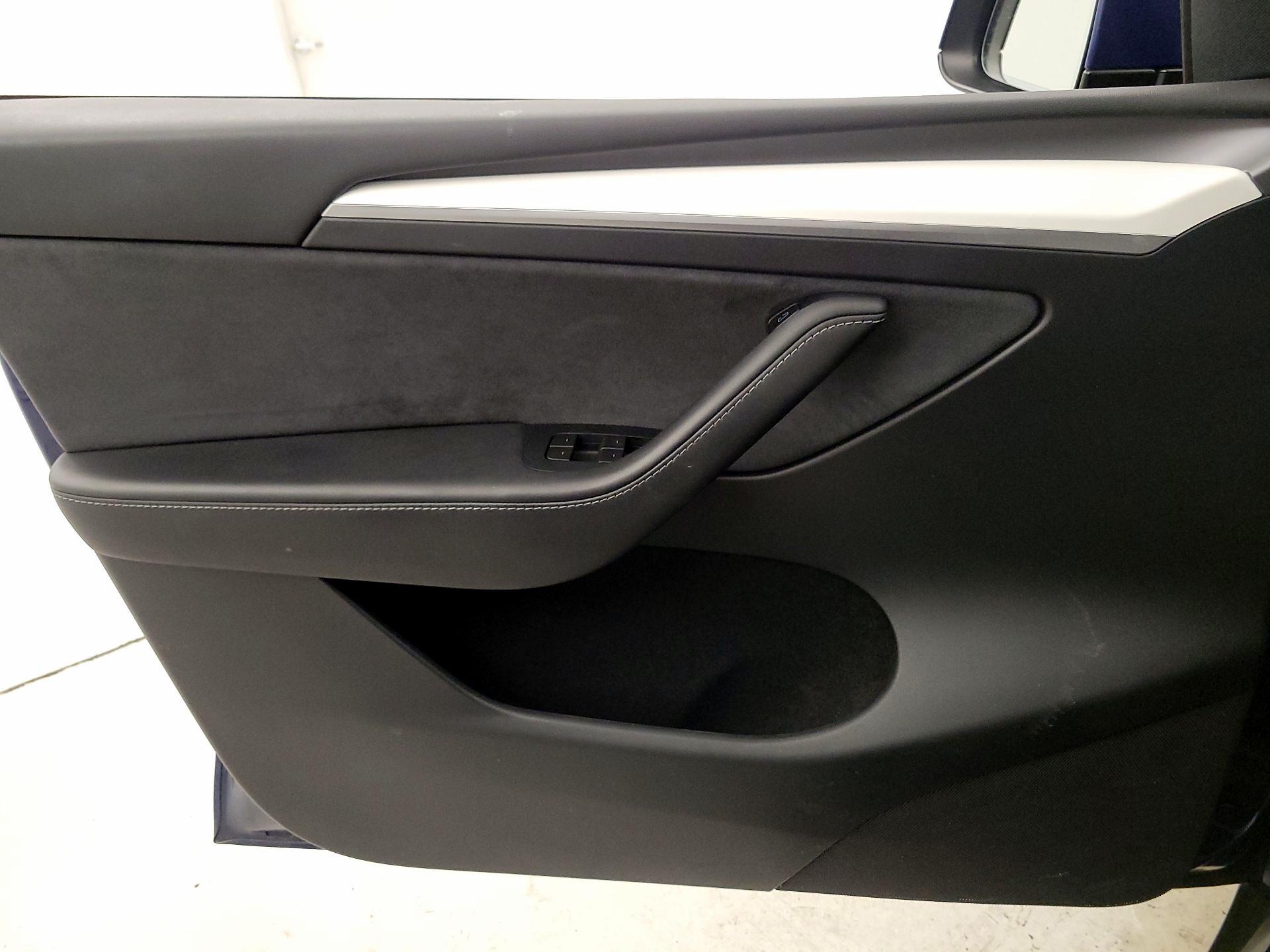 Thumbnail: 2023 Tesla Model Y - 12