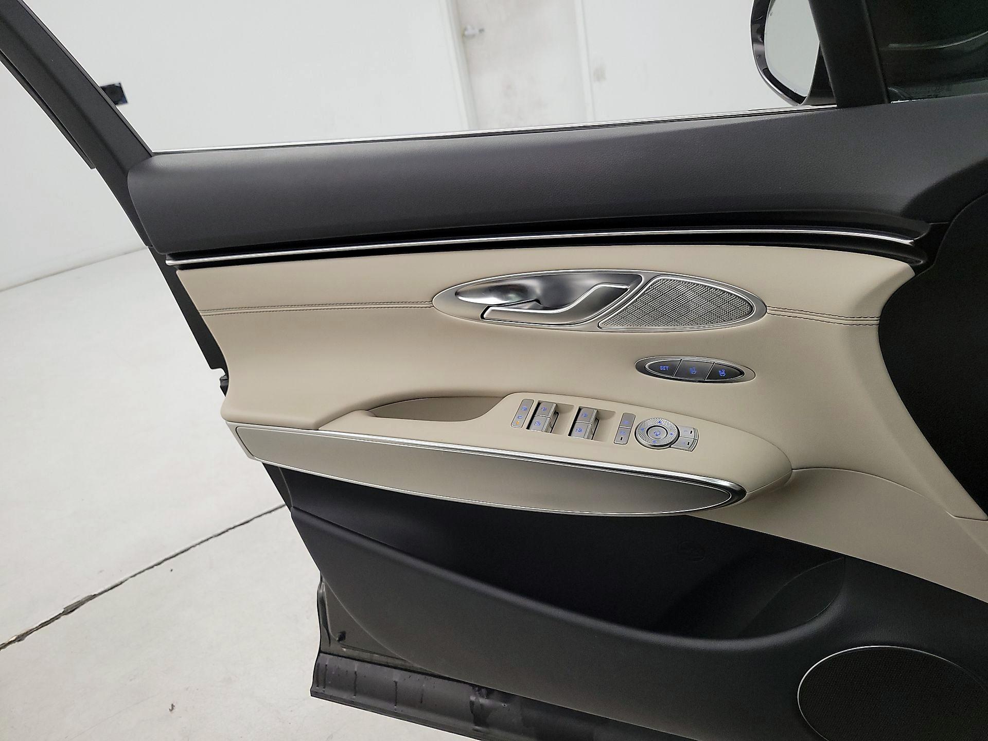 Thumbnail: 2025 Genesis GV70 - 12