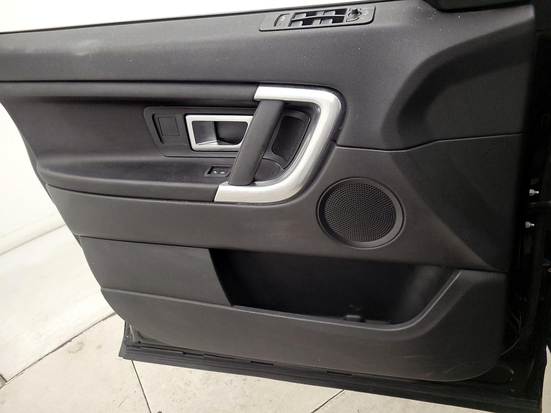 Thumbnail: 2019 Land Rover Discovery Sport - 12