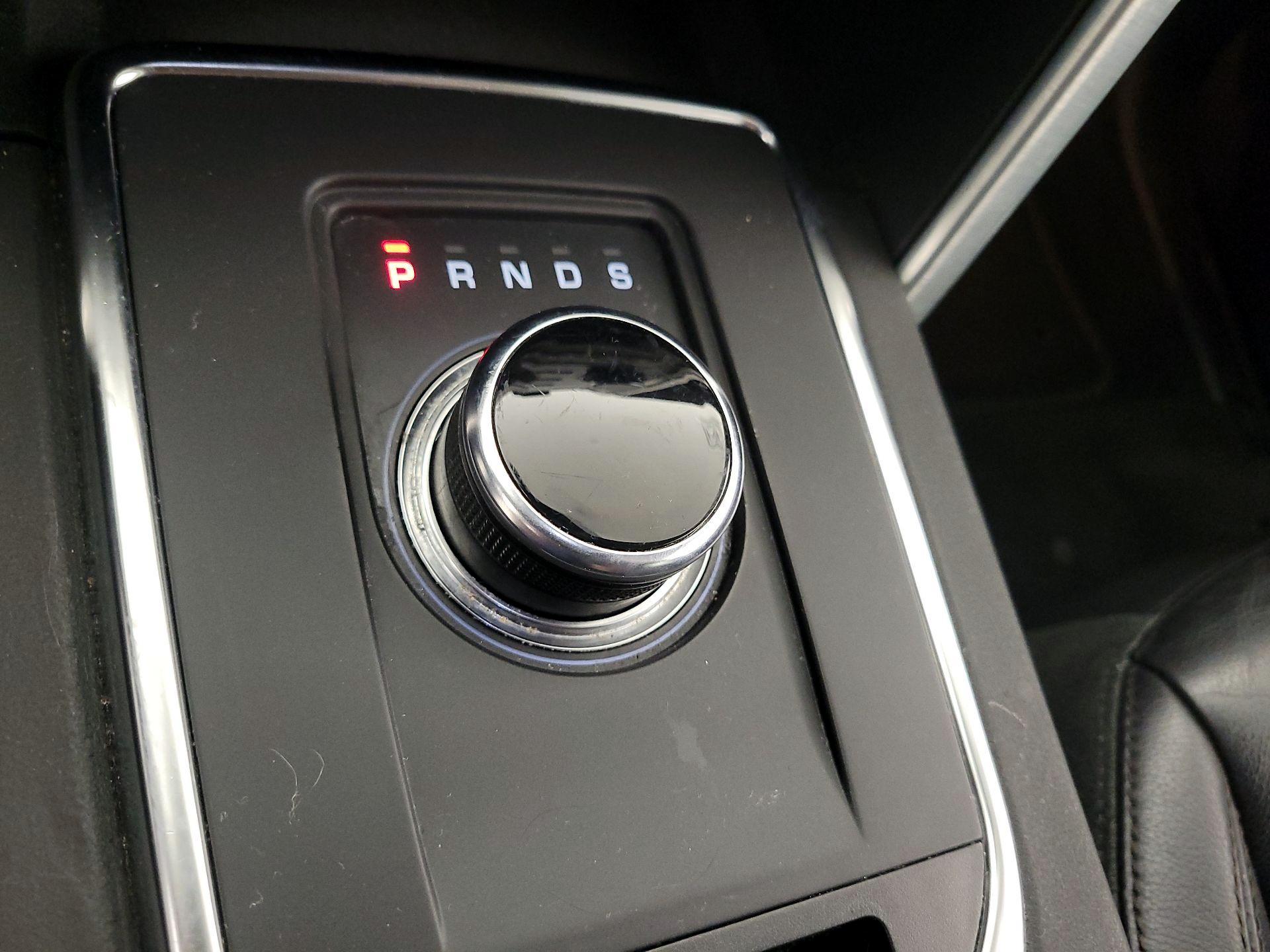 Thumbnail: 2019 Land Rover Discovery Sport - 17